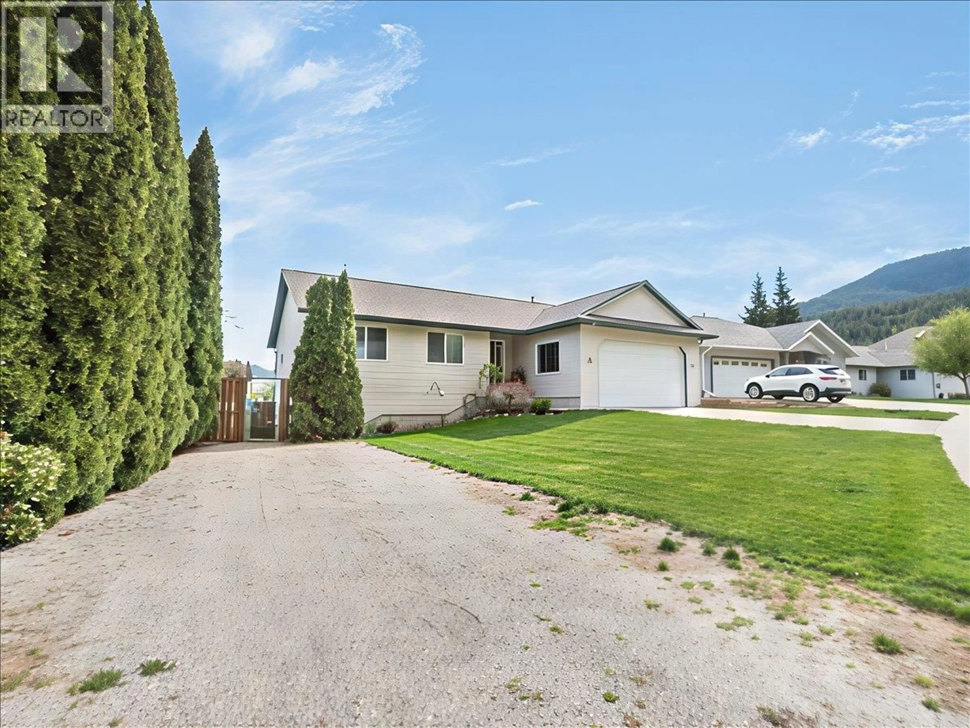 Home with vinyl exterior material, street for 1486 37TH STREET, Castlegar British Columbia V1N4J5