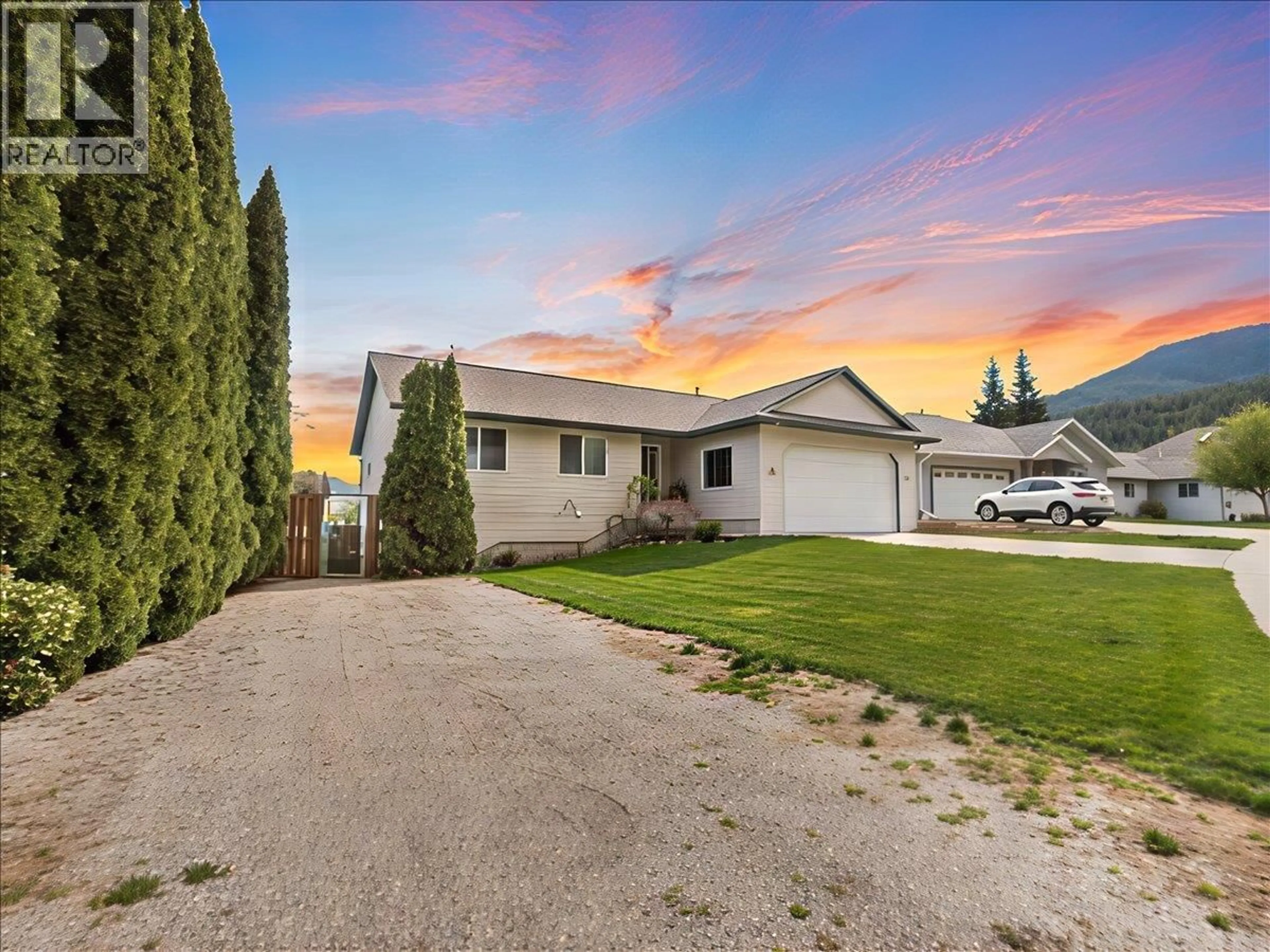 A pic from outside/outdoor area/front of a property/back of a property/a pic from drone, unknown for 1486 37TH STREET, Castlegar British Columbia V1N4J5