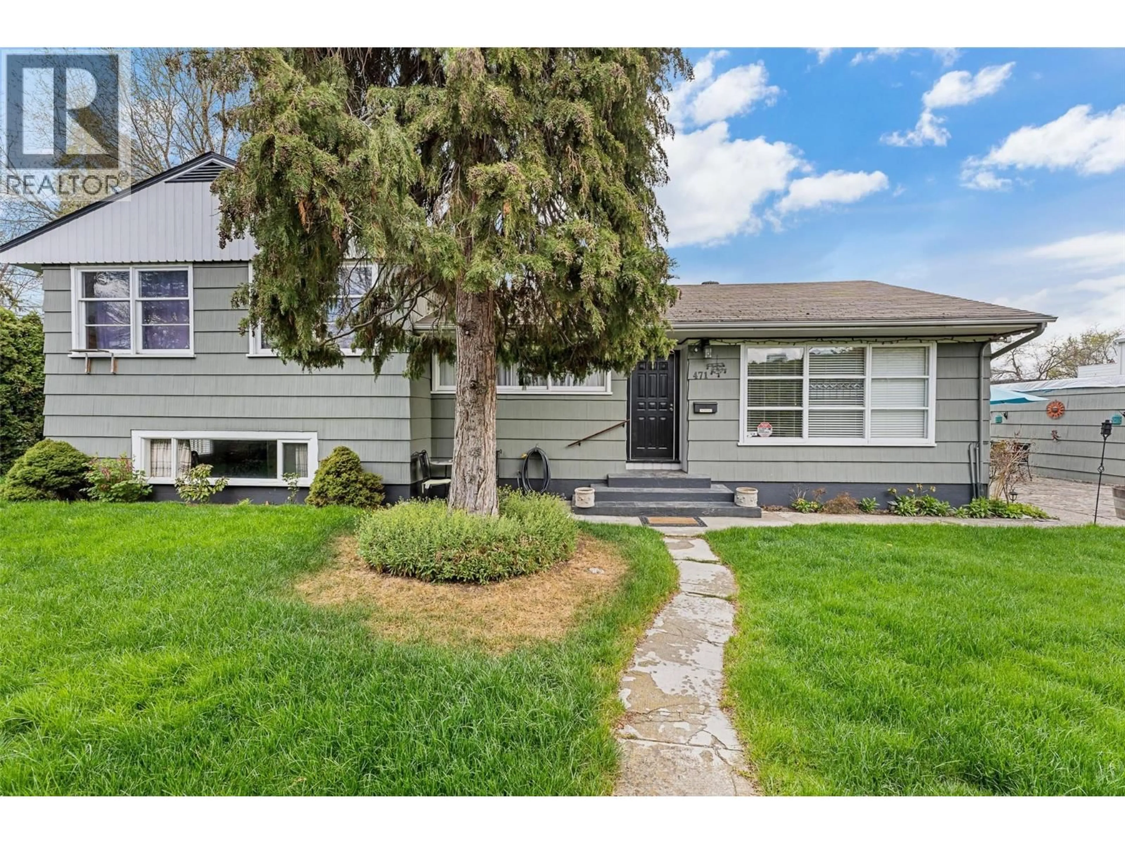 Home with vinyl exterior material, street for 471 CADDER AVENUE, Kelowna British Columbia v1y5n2