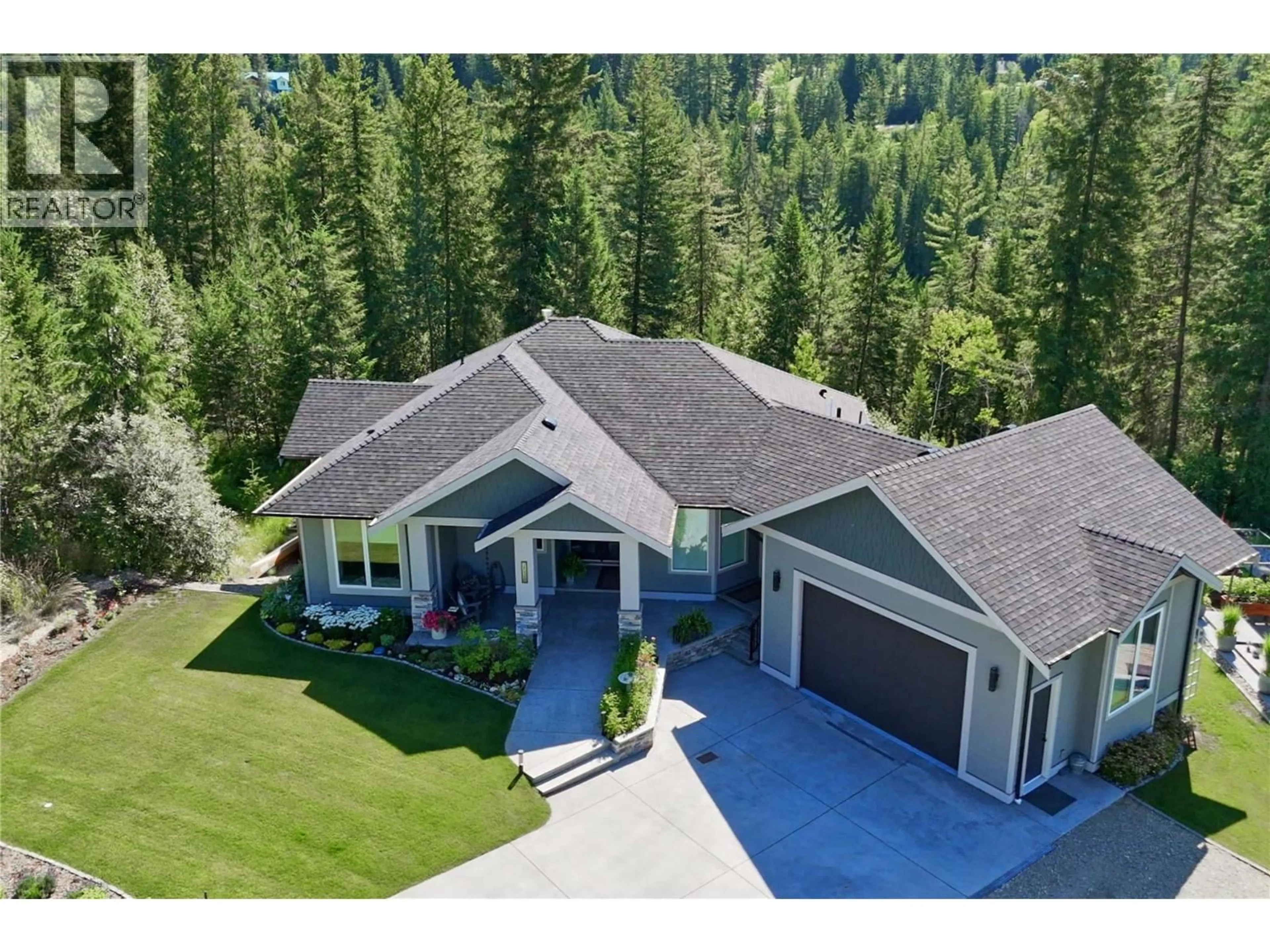 A pic from outside/outdoor area/front of a property/back of a property/a pic from drone, mountain view for 2538 VALLEY PLACE, Blind Bay British Columbia V0E1H2