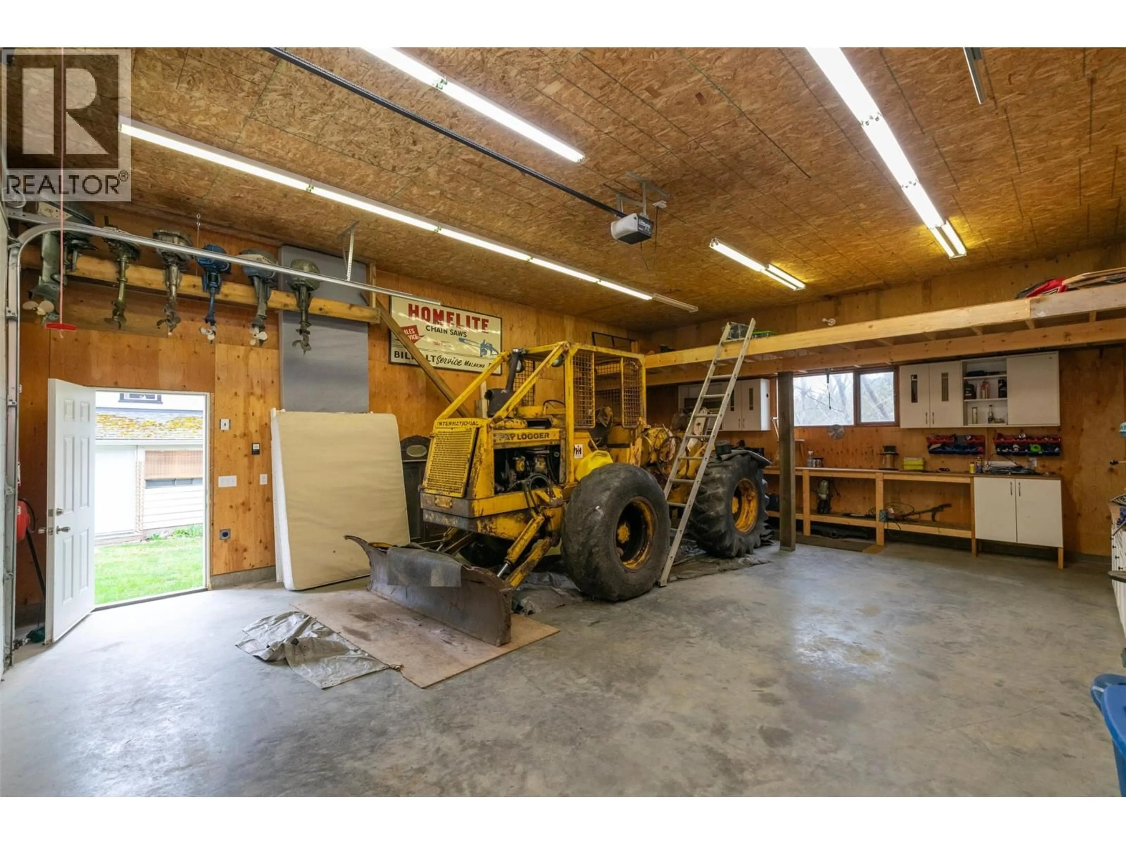 Indoor garage for 2370 LAKESHORE ROAD NORTHEAST, Salmon Arm British Columbia V1E3X9