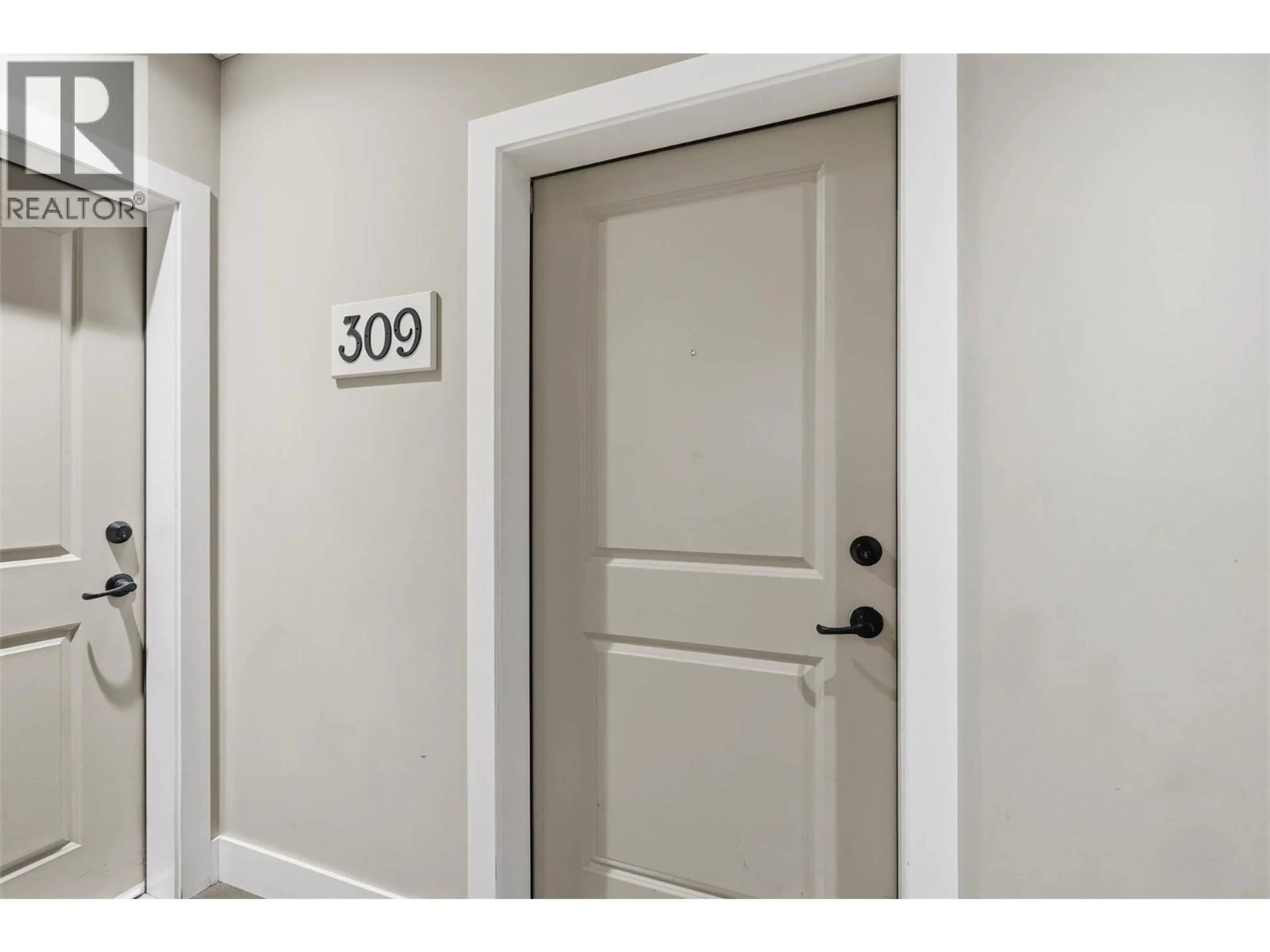 Indoor entryway for 309 - 5170 DALLAS DRIVE, Kamloops British Columbia V2C6K6