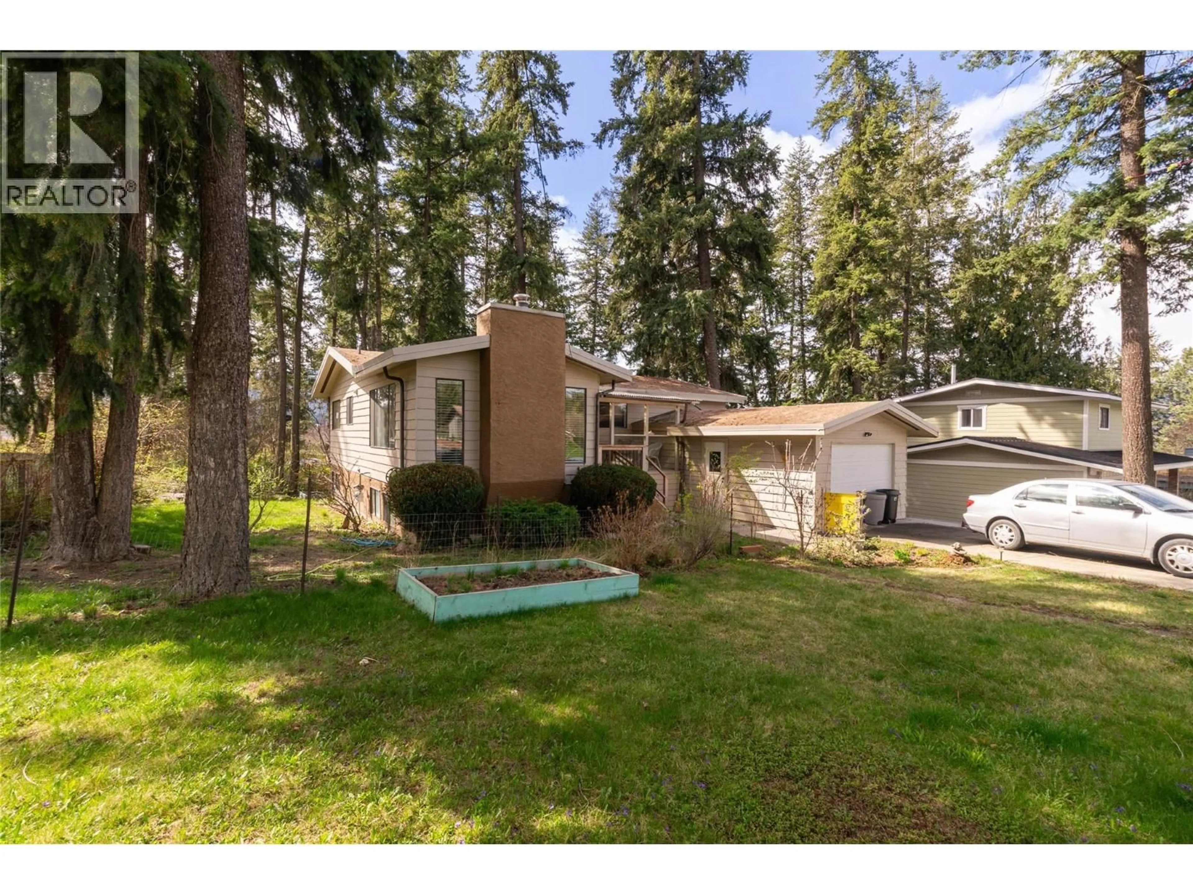Home with vinyl exterior material, forest/trees view for 2780 25 AVENUE NORTHEAST, Salmon Arm British Columbia V1E3C7