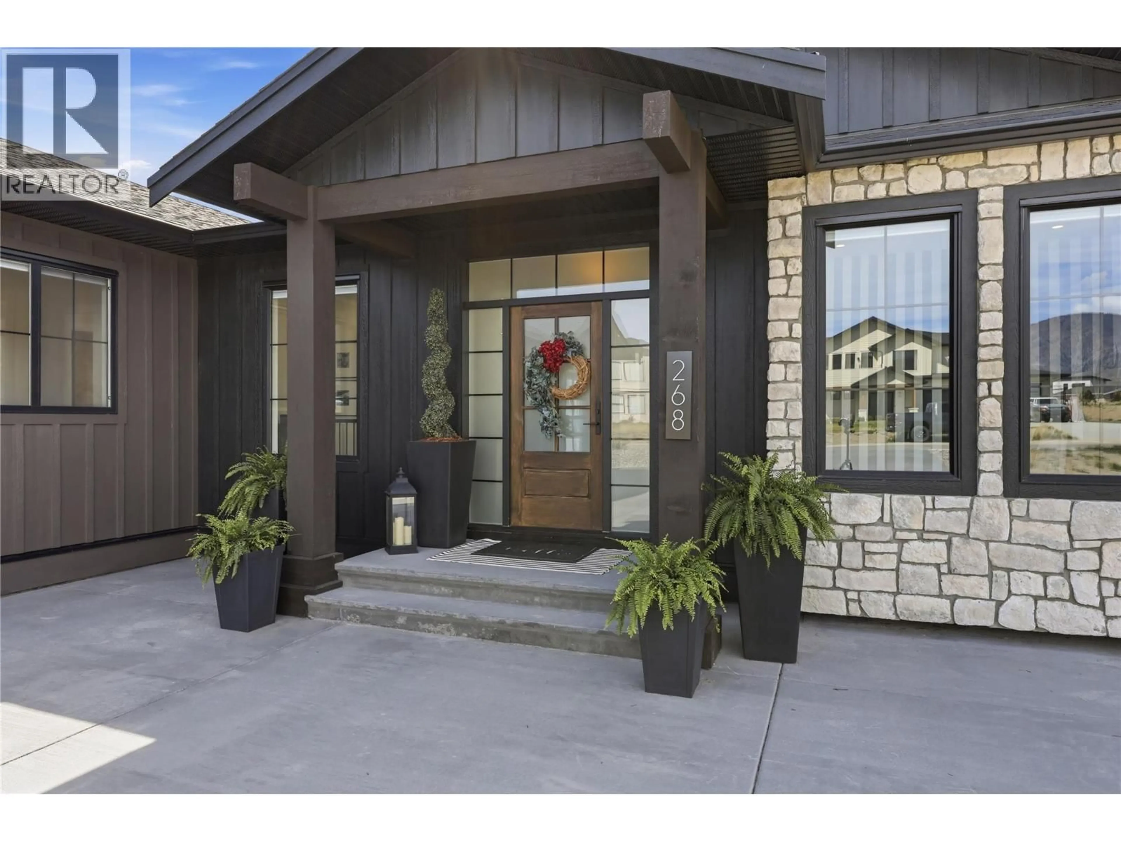 Indoor entryway for 268 RUE CHEVAL NOIR OTHER, Kamloops British Columbia V1S0G2