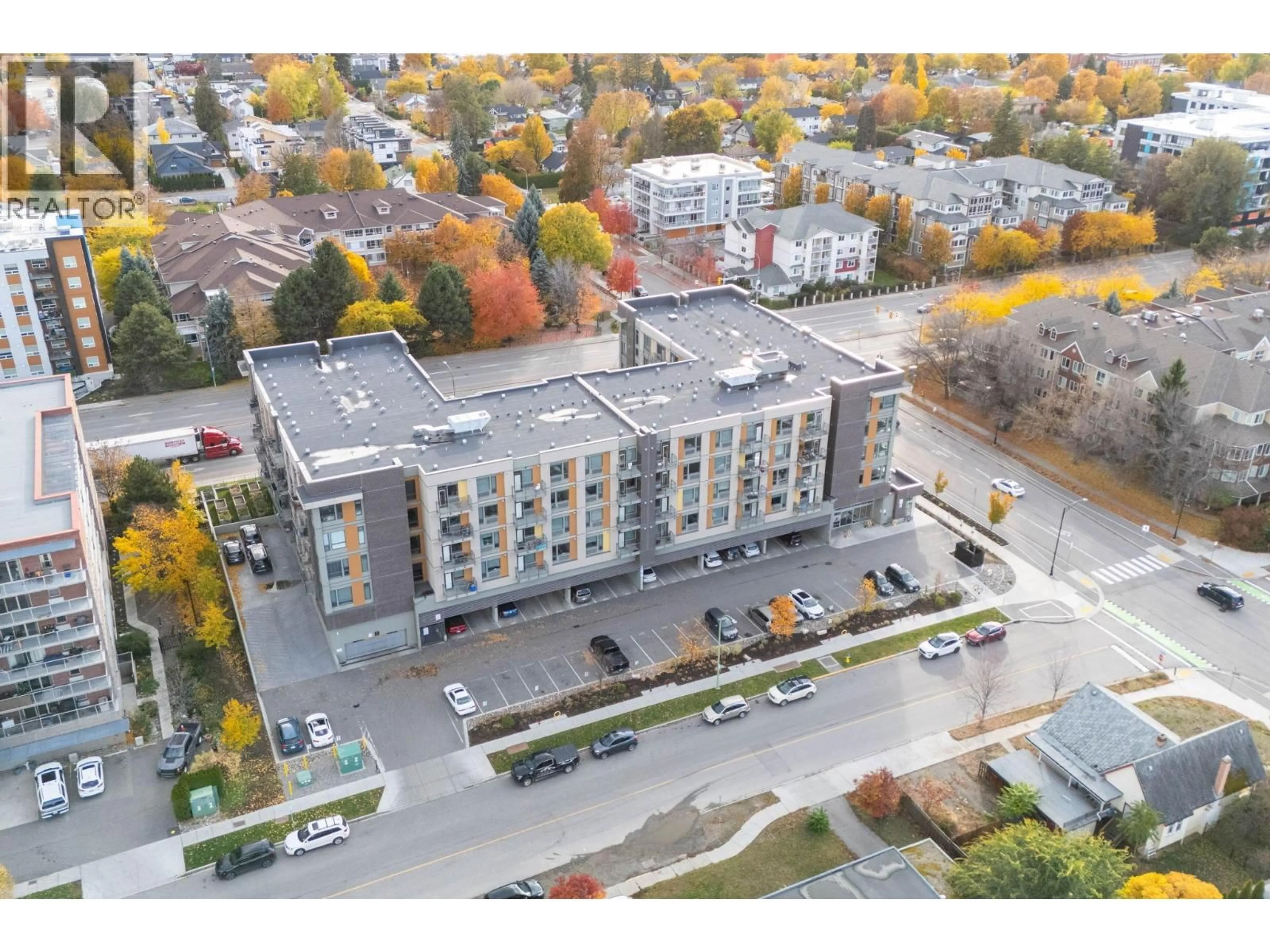 A pic from outside/outdoor area/front of a property/back of a property/a pic from drone, building for 435 - 925 LEON AVENUE, Kelowna British Columbia V1Y0E5
