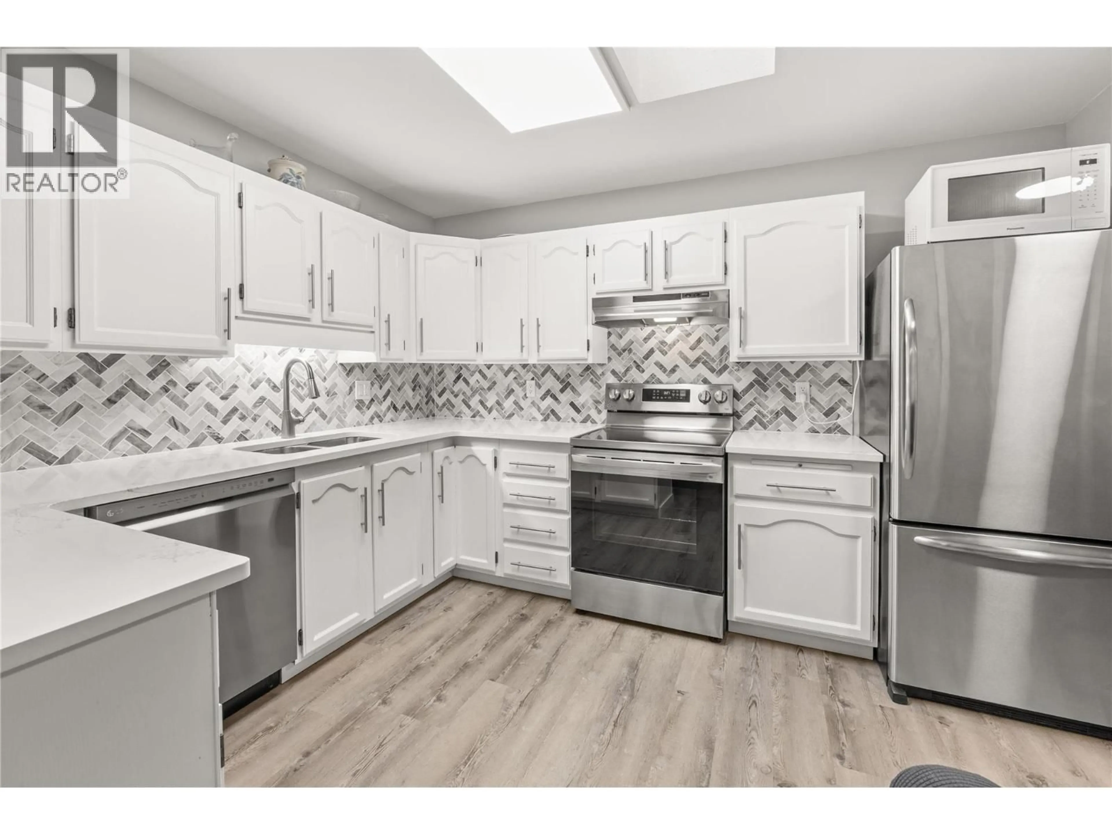 Standard kitchen, unknown for 311 - 262 KINNEY AVENUE, Penticton British Columbia V2A6R6