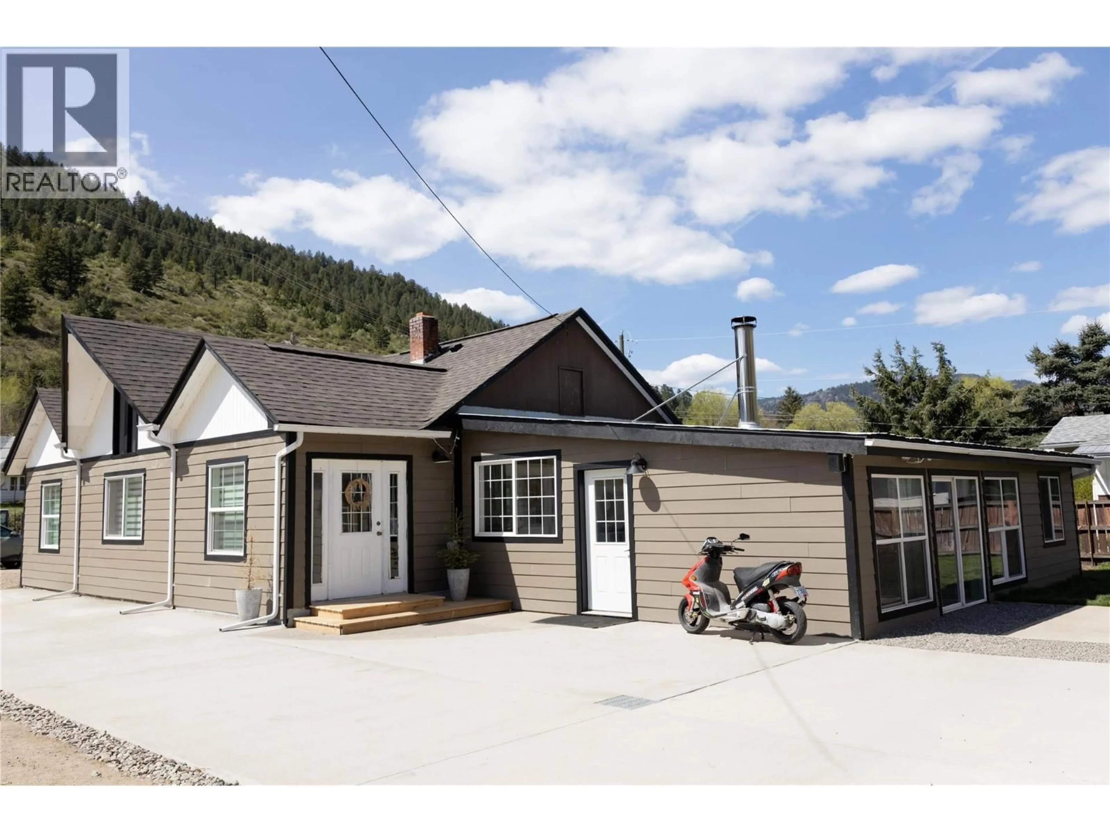 Home with vinyl exterior material, street for 72 81ST AVENUE, Grand Forks British Columbia V0H1H0