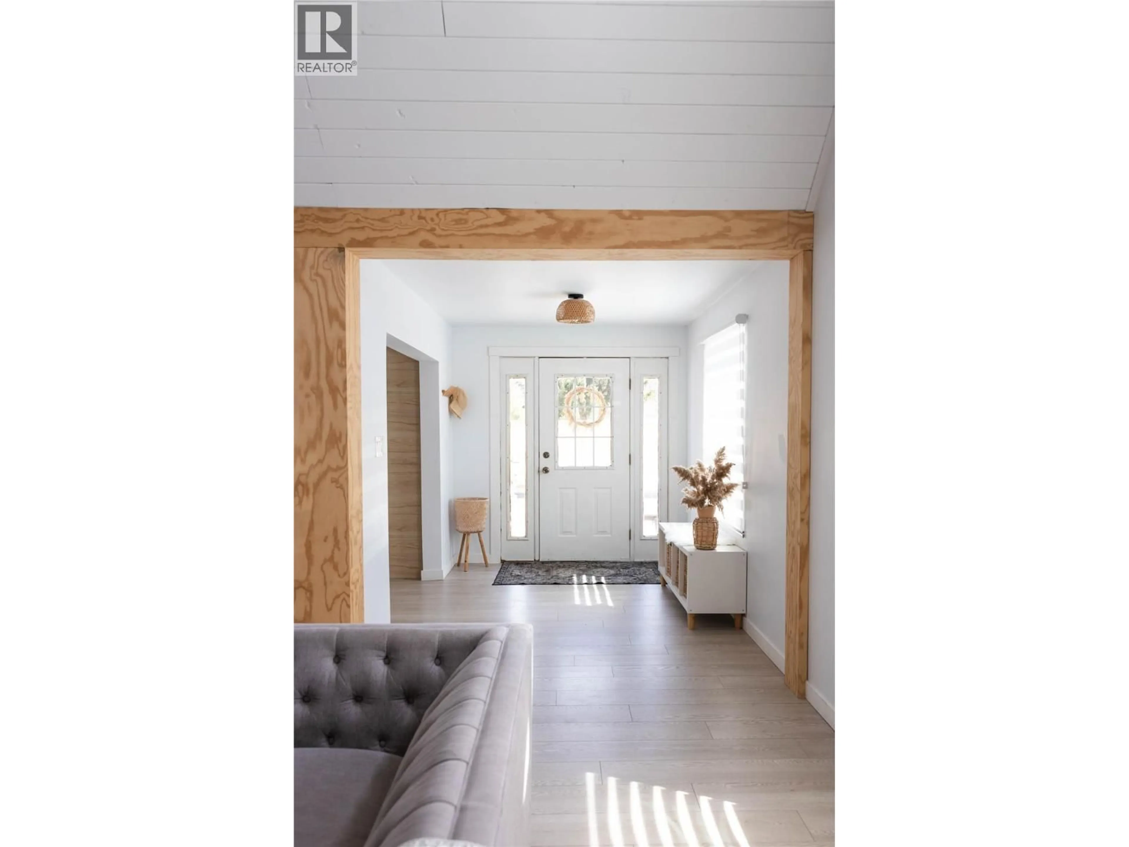 Indoor entryway for 72 81ST AVENUE, Grand Forks British Columbia V0H1H0