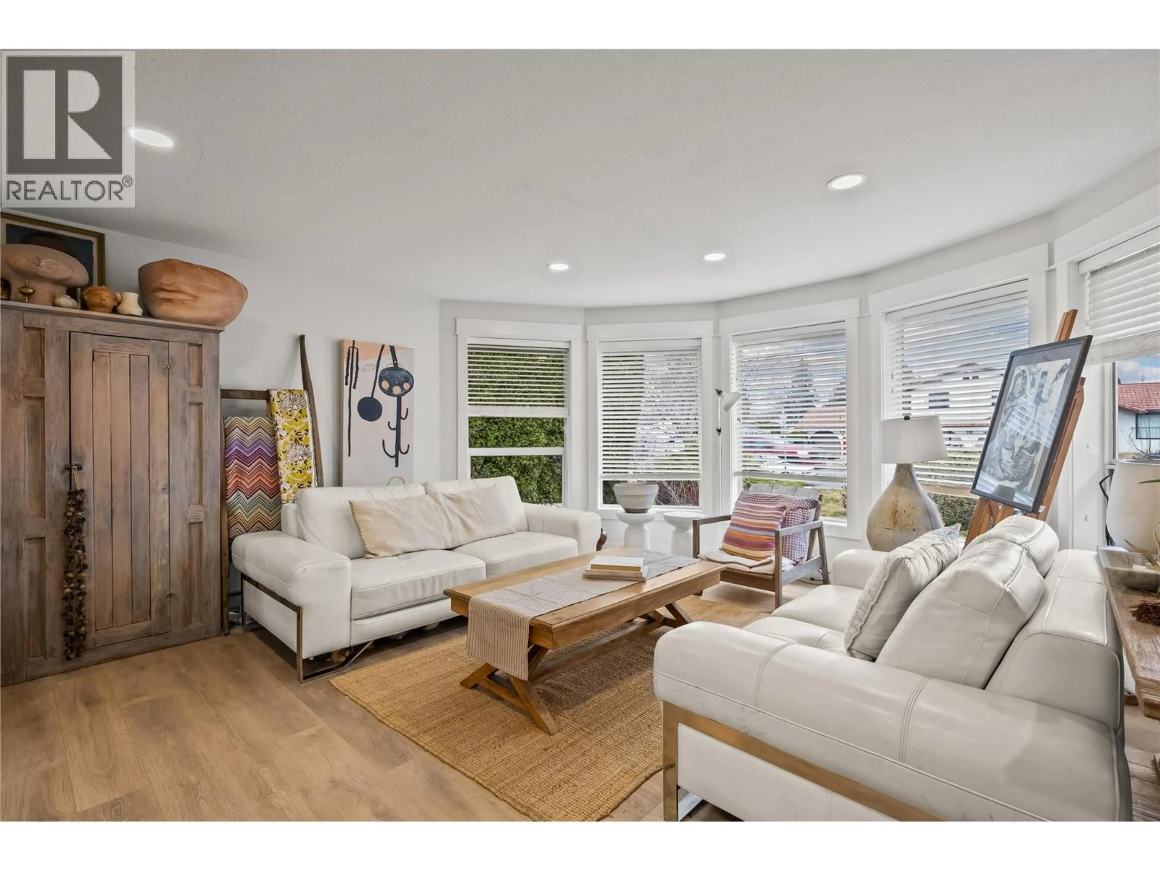 Living room with furniture, unknown for 435 ELDORADO ROAD, Kelowna British Columbia V1W1G6