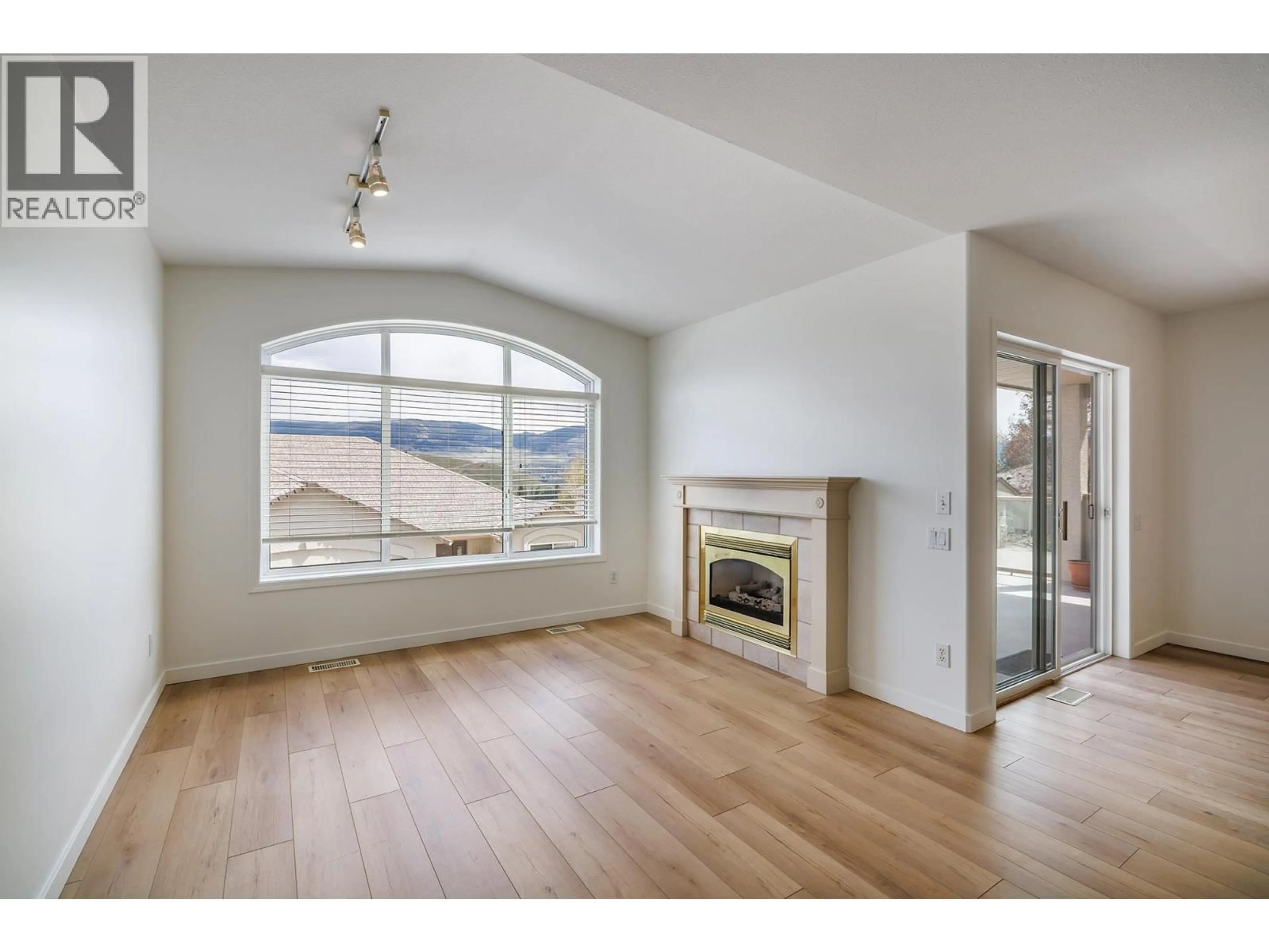 Unknown for 24 - 2325 SILVER PLACE, Kelowna British Columbia V1V2L5