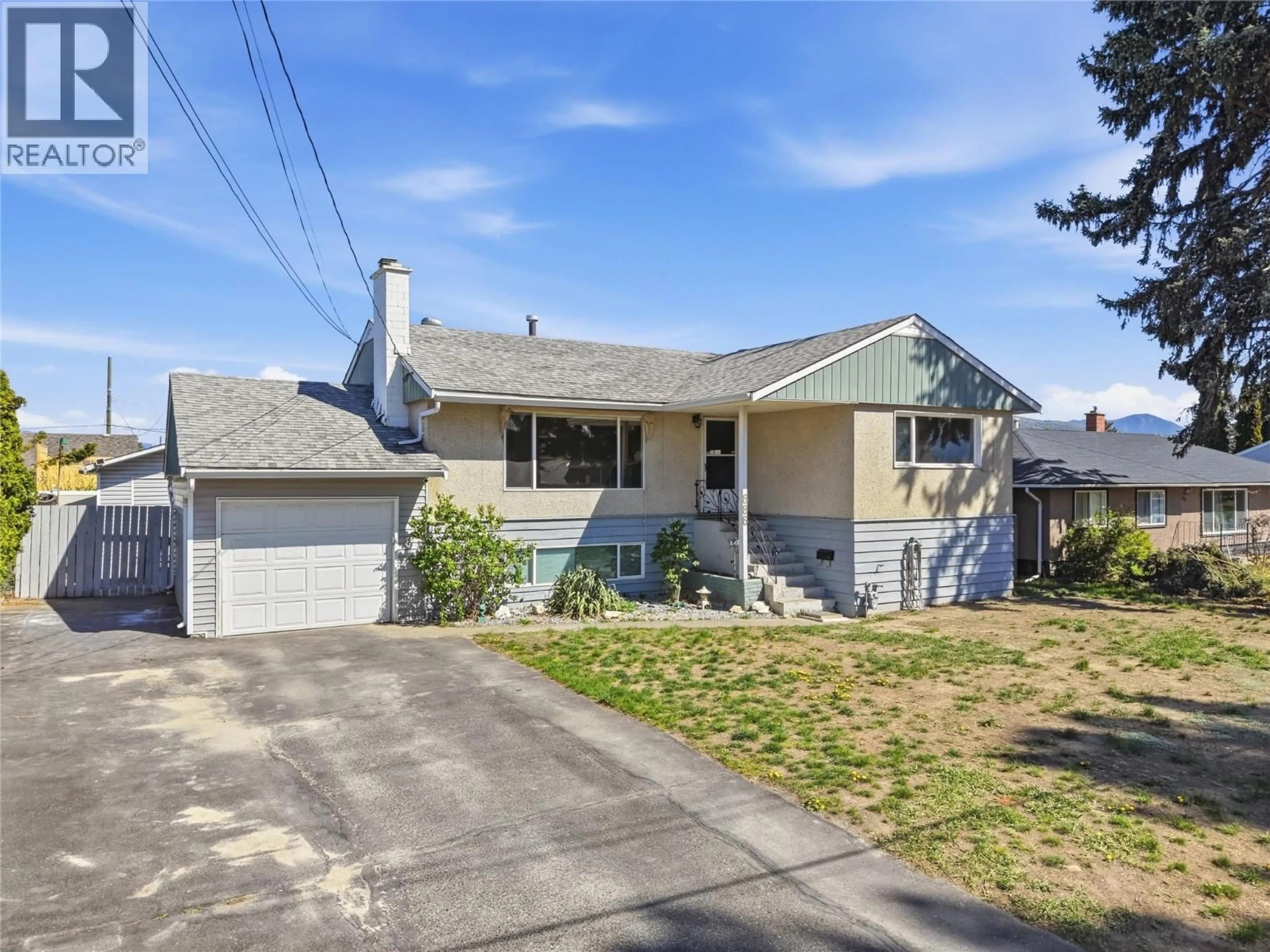 Home with vinyl exterior material, street for 686 BRANDON AVENUE, Kamloops British Columbia V2B1N4