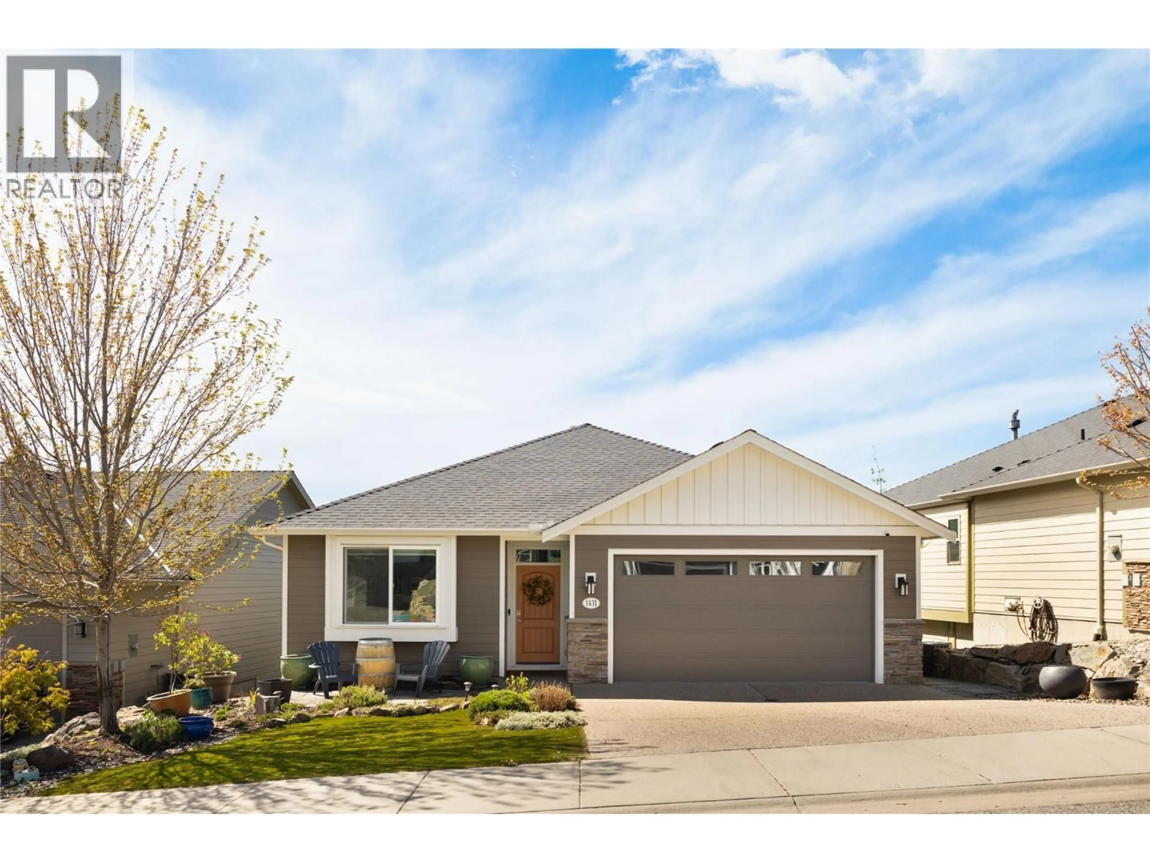 Home with vinyl exterior material, street for 1431 ROSERIDGE COURT, West Kelowna British Columbia V1Z4E2