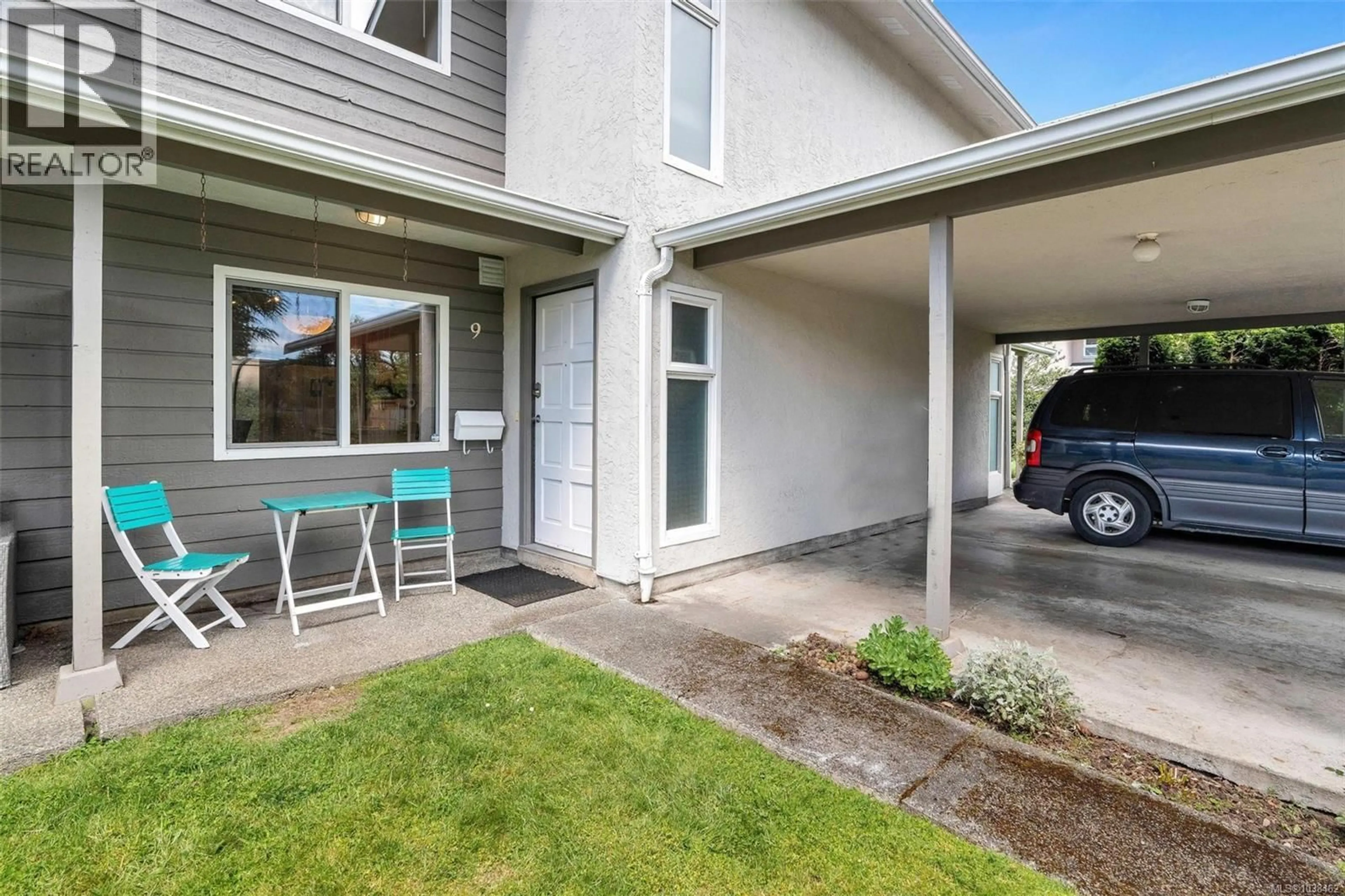 Patio, street for 9 - 400 CULDUTHEL ROAD, Saanich British Columbia V8Z1G1