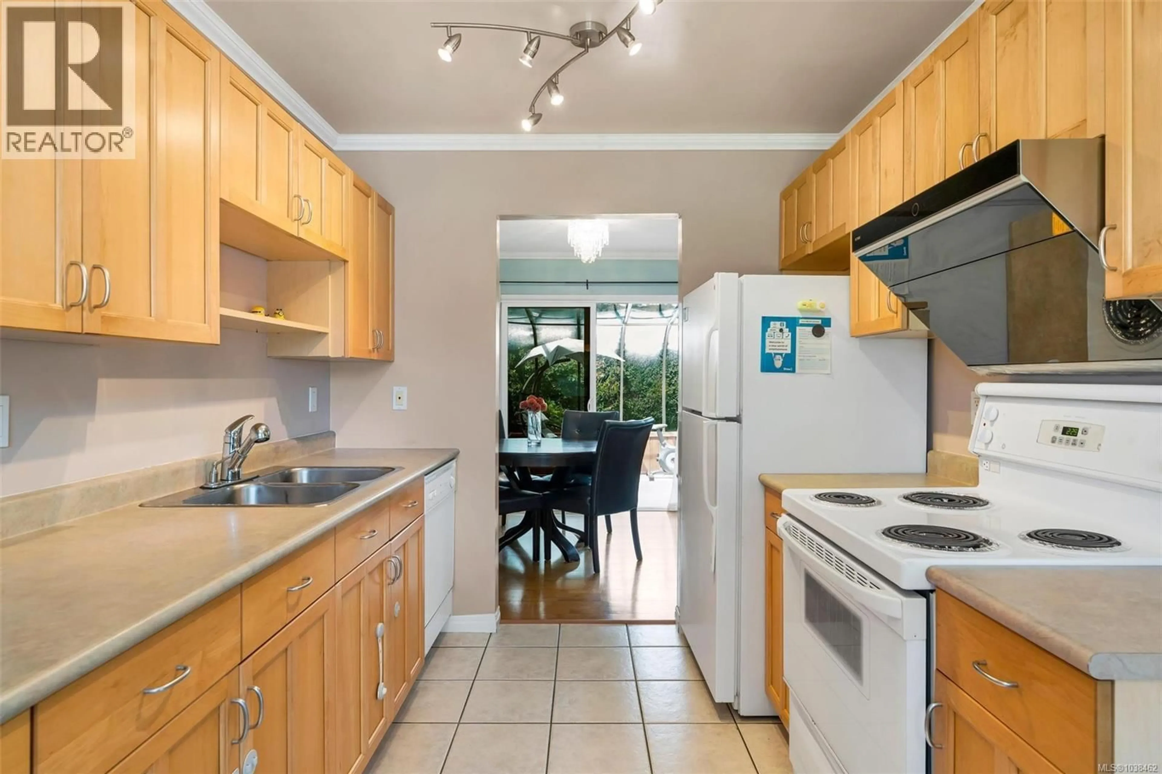Standard kitchen, ceramic/tile floor for 9 - 400 CULDUTHEL ROAD, Saanich British Columbia V8Z1G1