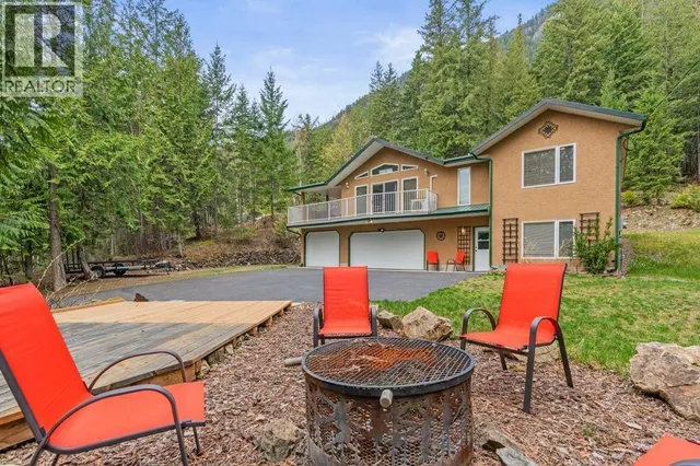12 OLD TOWN ROAD, Sicamous 3