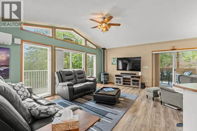 12 OLD TOWN ROAD, Sicamous 5