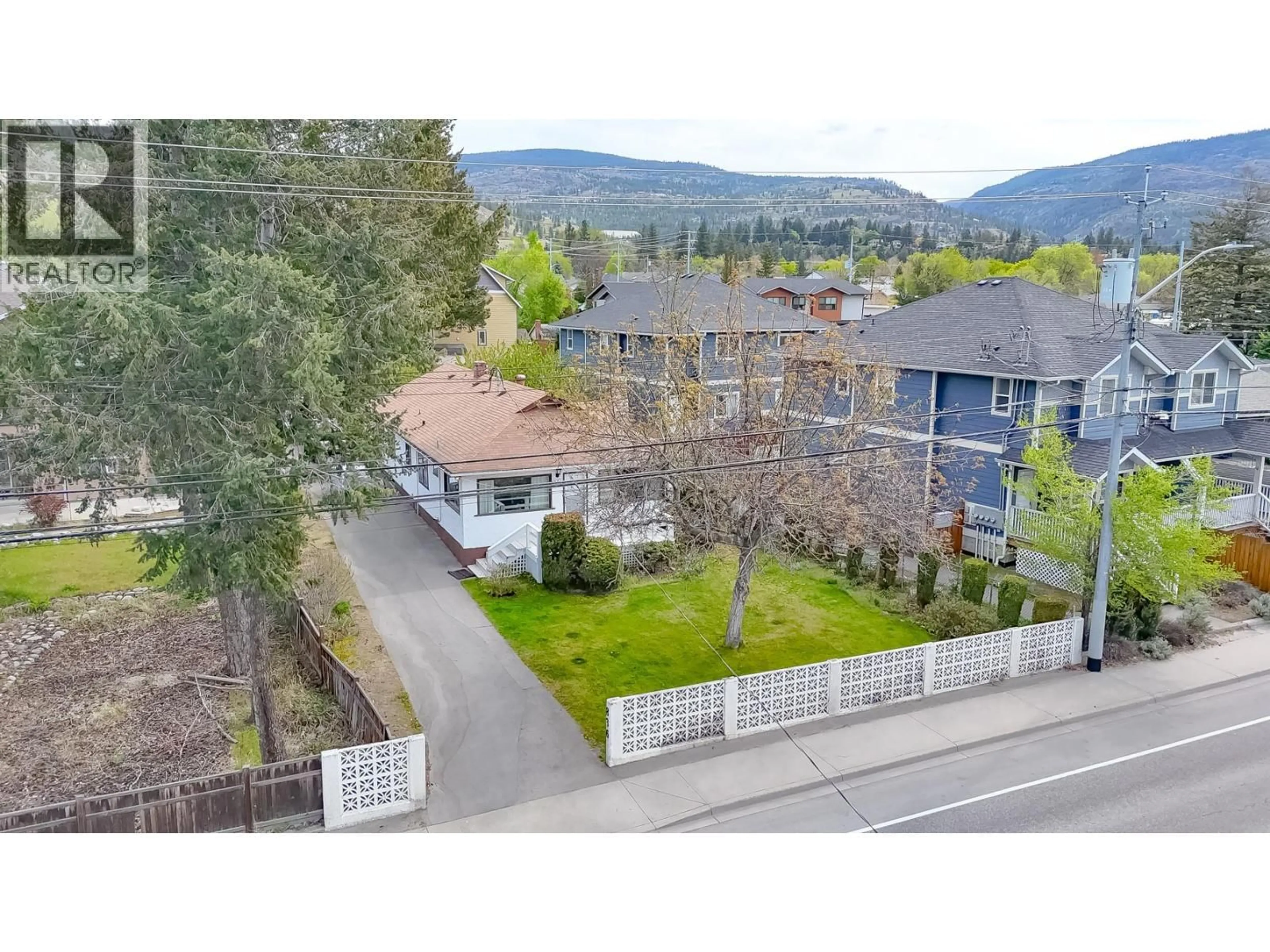A pic from outside/outdoor area/front of a property/back of a property/a pic from drone, mountain view for 836 GOVERNMENT STREET, Penticton British Columbia V2A4T3