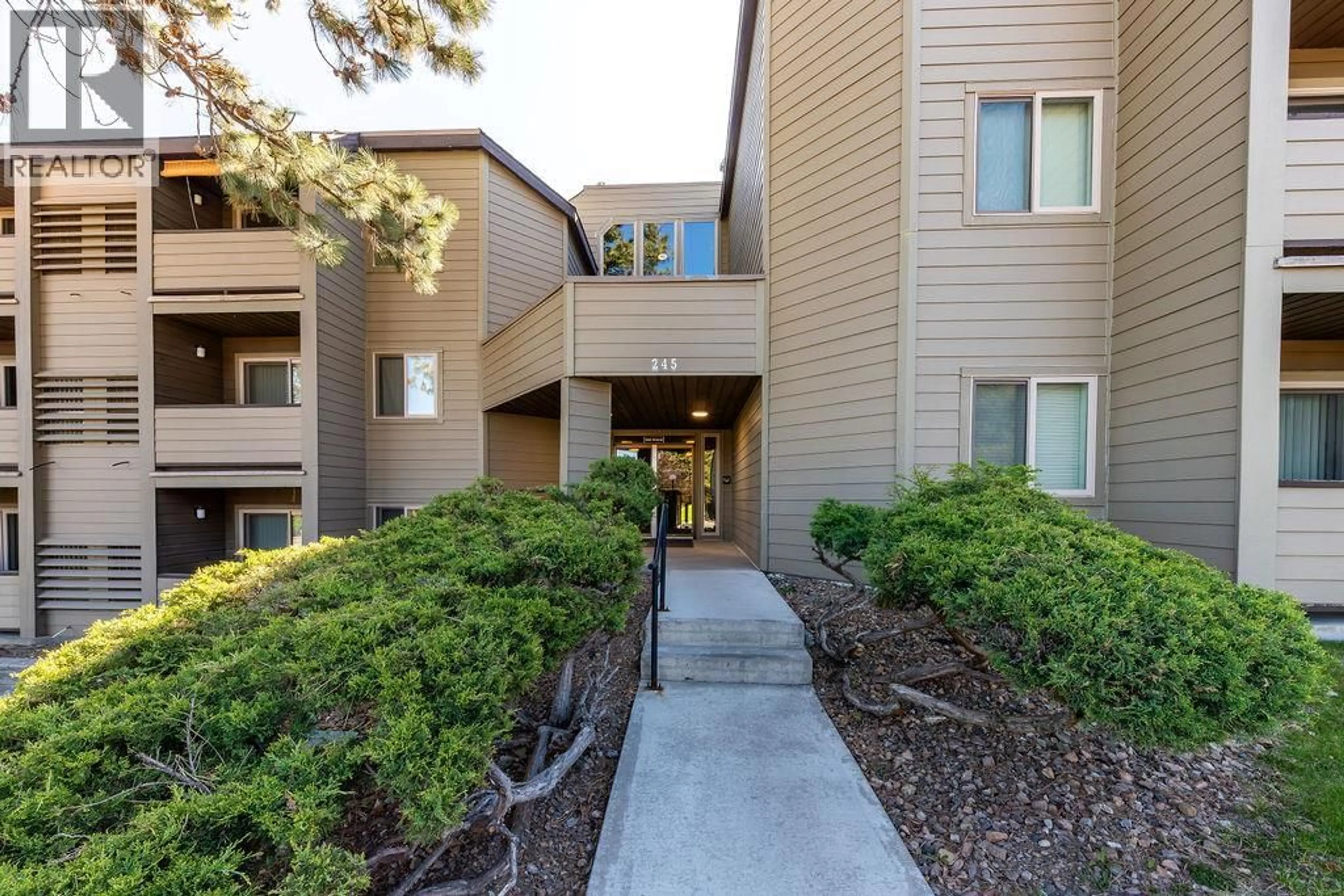 Indoor foyer for 339 - 245 GORDONHORN CRESCENT, Kamloops British Columbia V2E1G5