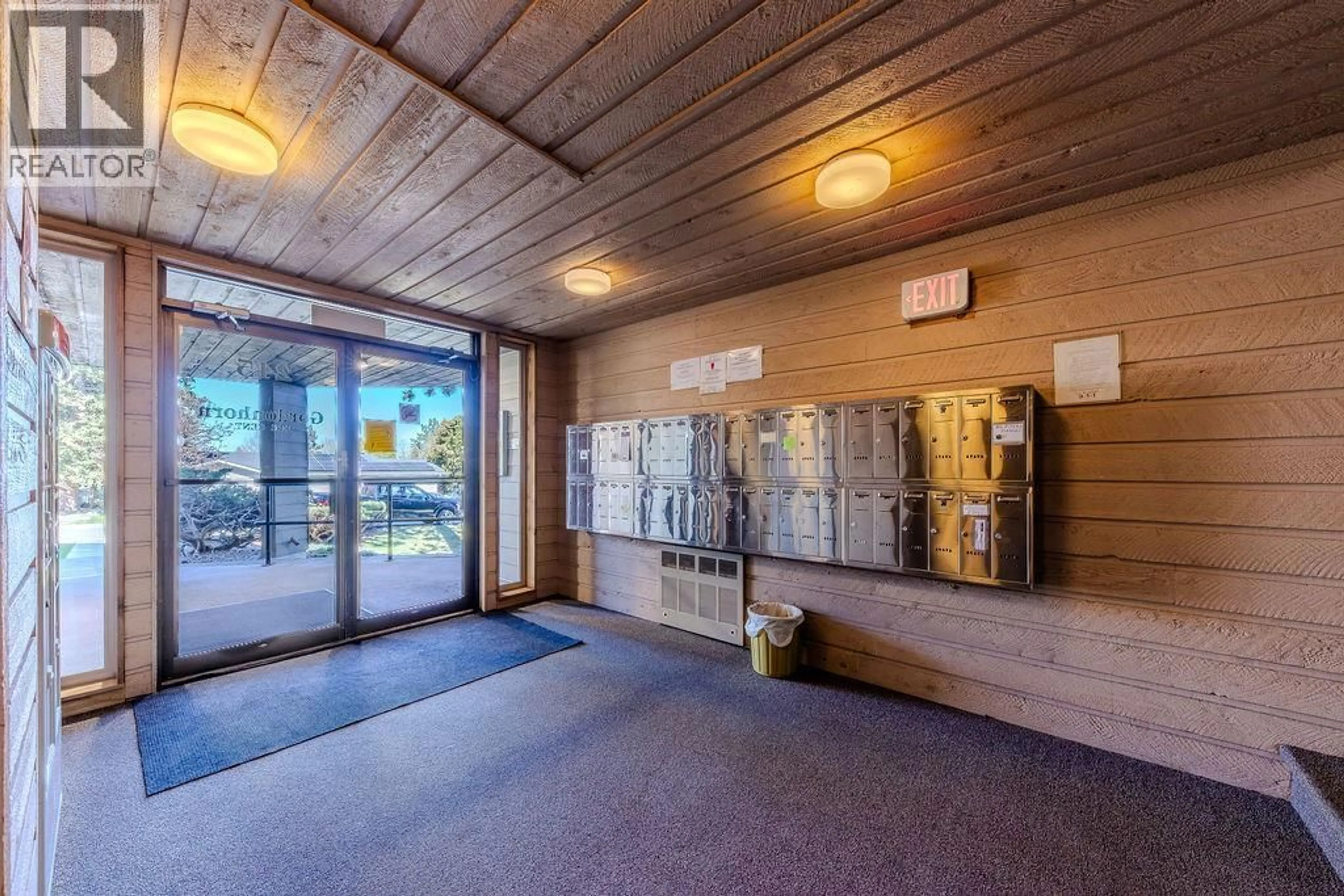 Indoor foyer for 339 - 245 GORDONHORN CRESCENT, Kamloops British Columbia V2E1G5