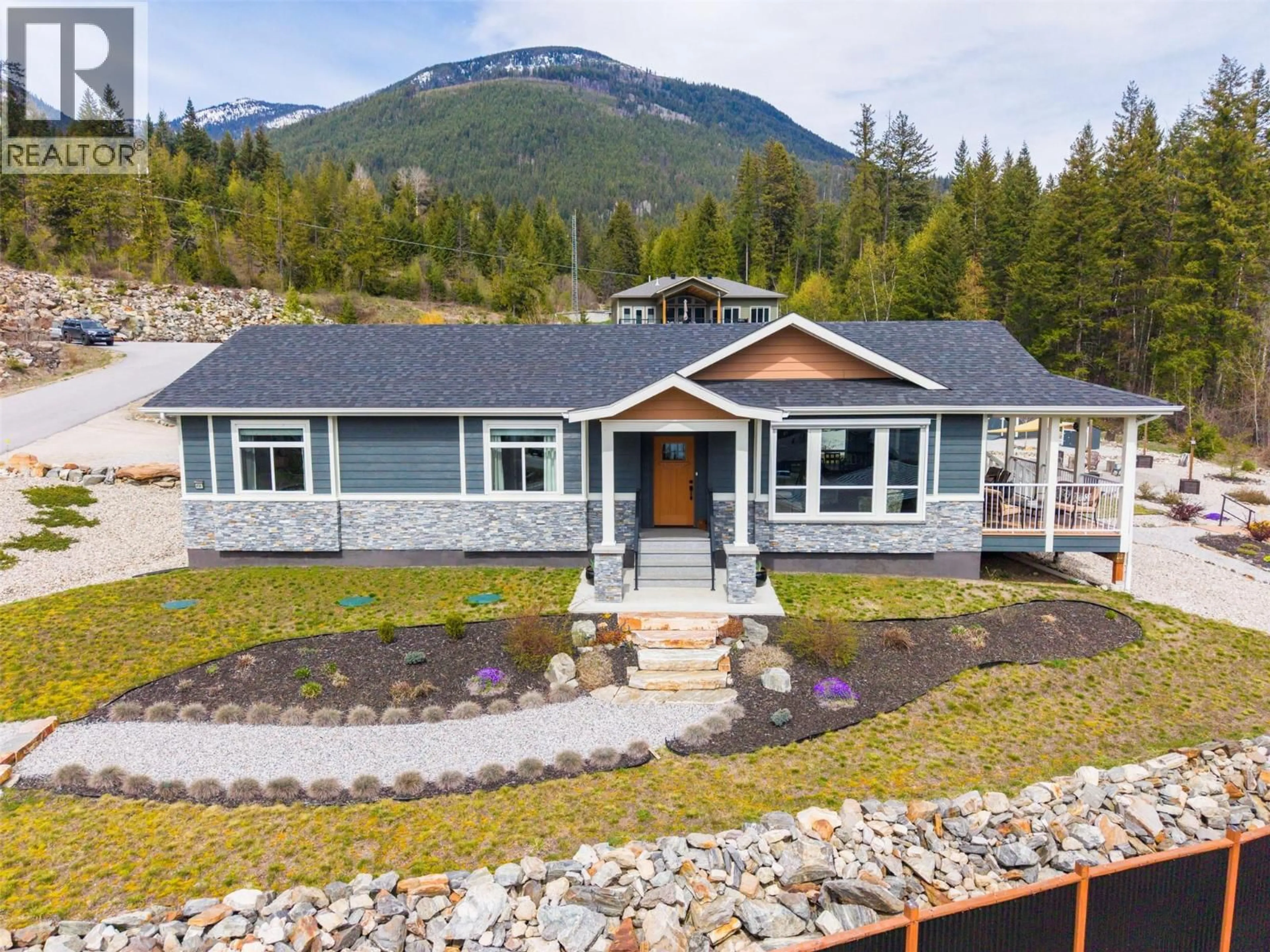A pic from outside/outdoor area/front of a property/back of a property/a pic from drone, mountain view for 430 BURIVIEW DRIVE, Nelson British Columbia V1L0A7