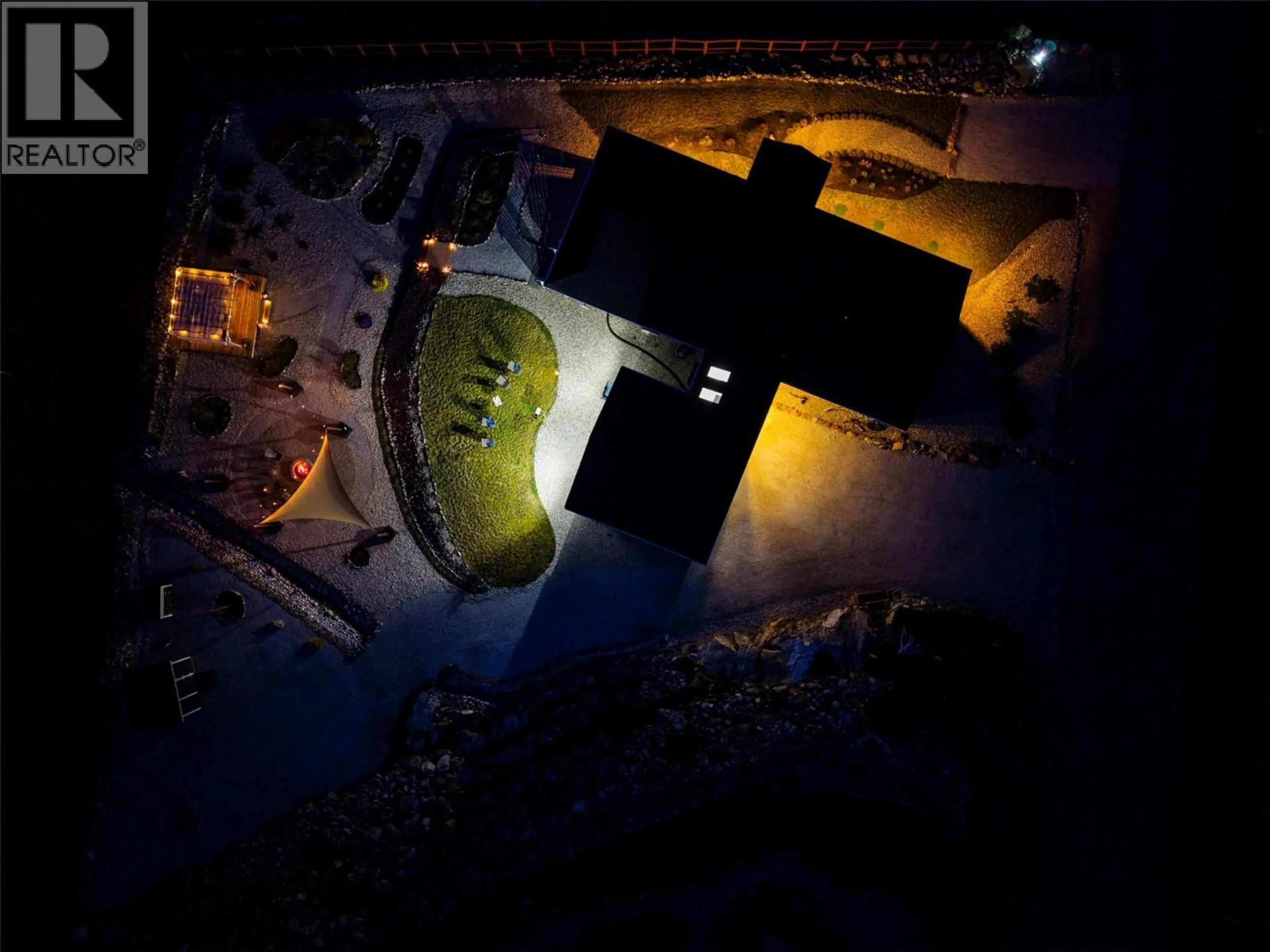 A pic from outside/outdoor area/front of a property/back of a property/a pic from drone, unknown for 430 BURIVIEW DRIVE, Nelson British Columbia V1L0A7