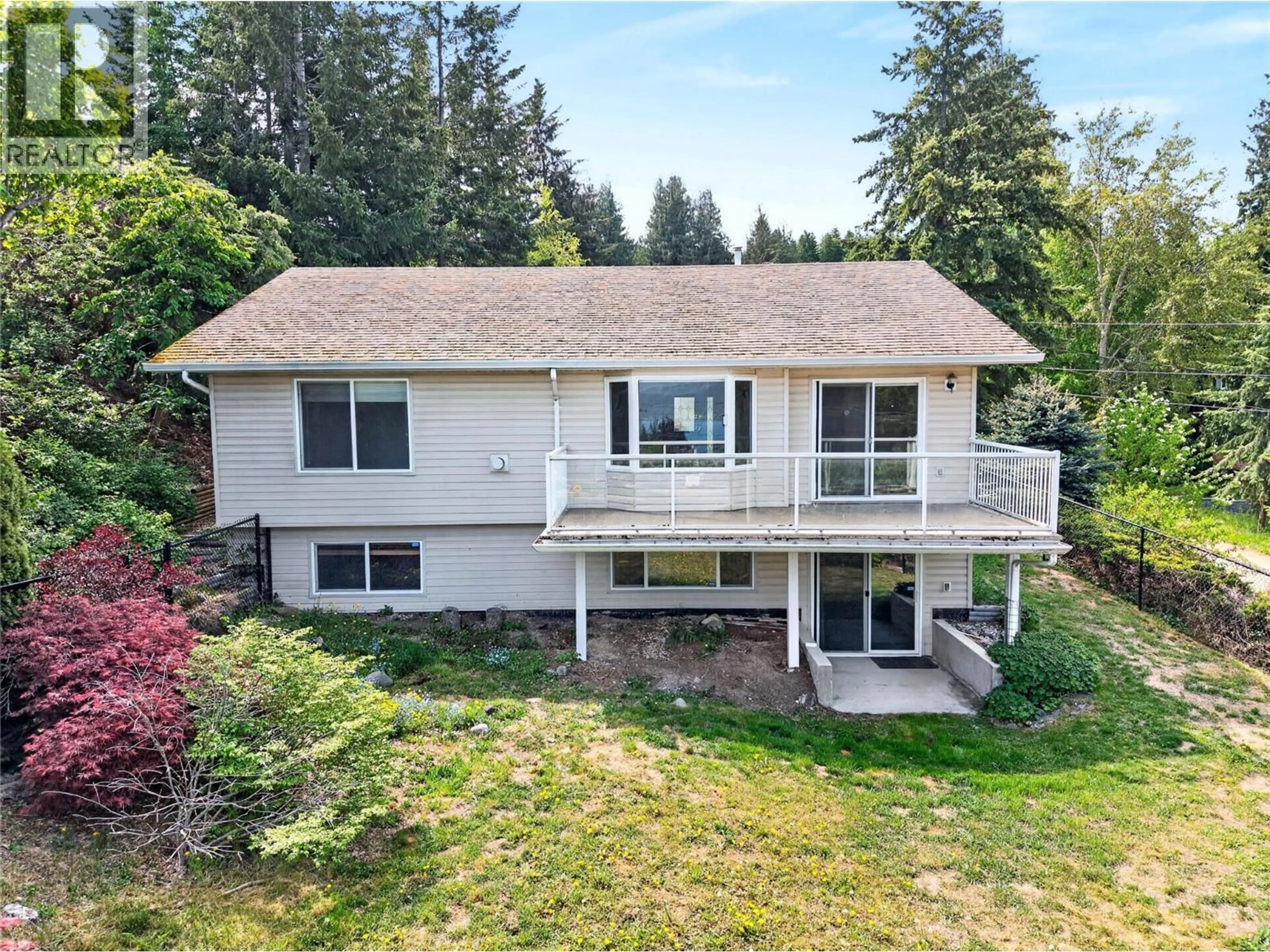 A pic from outside/outdoor area/front of a property/back of a property/a pic from drone, water/lake/river/ocean view for 2218 HOPES WAY, Sorrento British Columbia V0E2W2