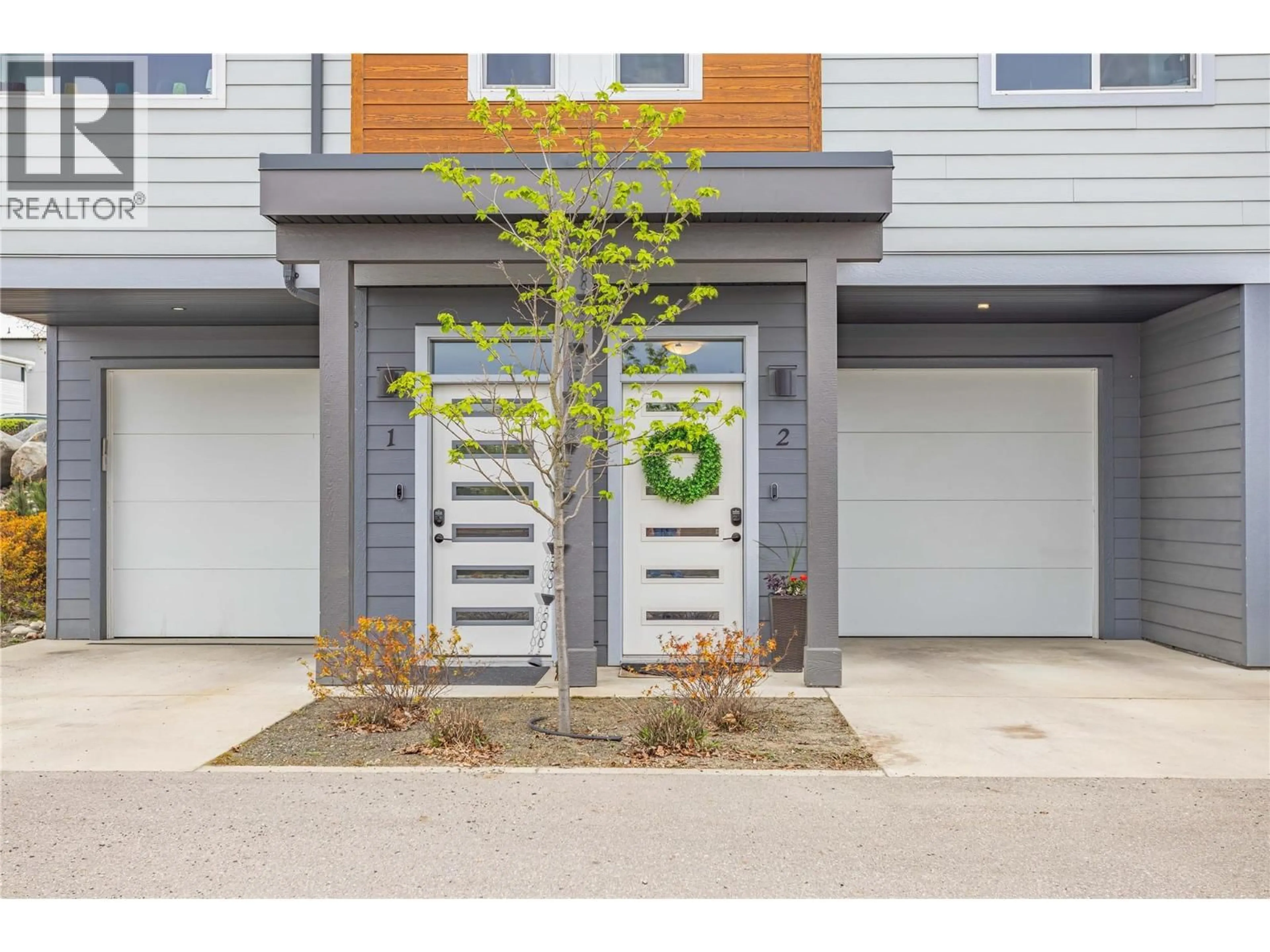 Indoor entryway for 2 - 3405 16 AVENUE, Vernon British Columbia V1T5Z1