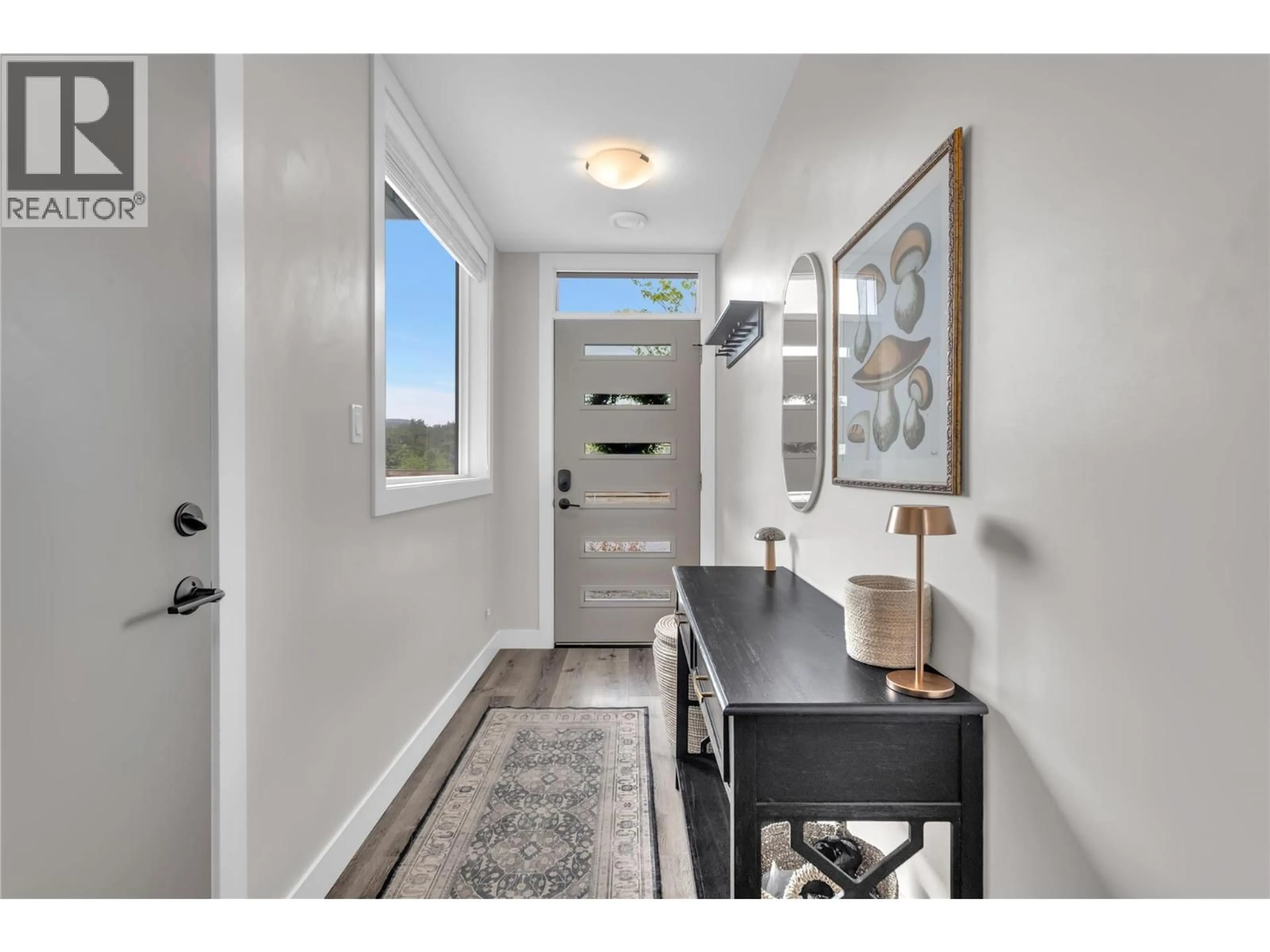 Indoor entryway for 2 - 3405 16 AVENUE, Vernon British Columbia V1T5Z1