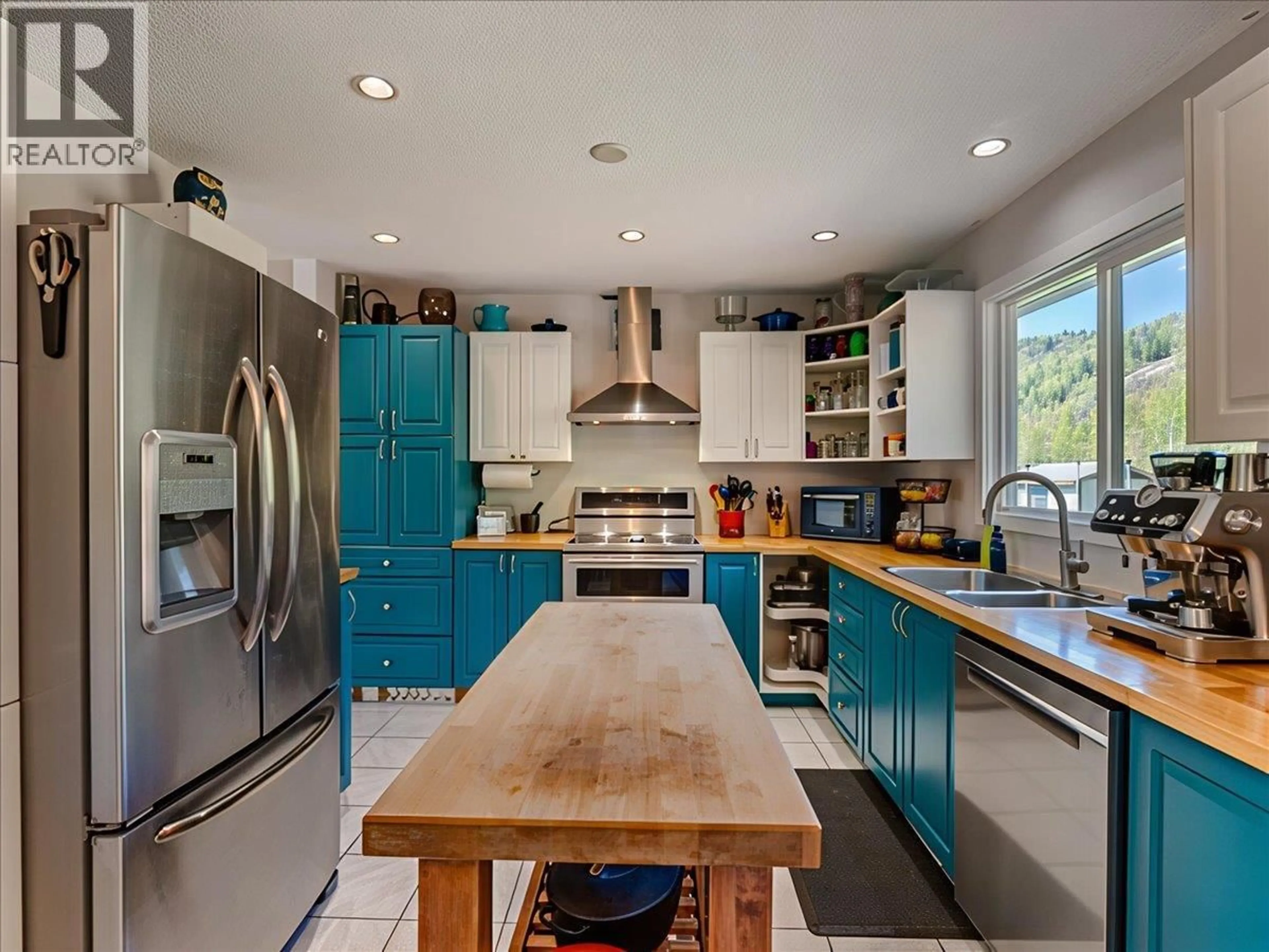 Contemporary kitchen, ceramic/tile floor for 466 SECOND AVENUE, Rivervale British Columbia V1R4V5