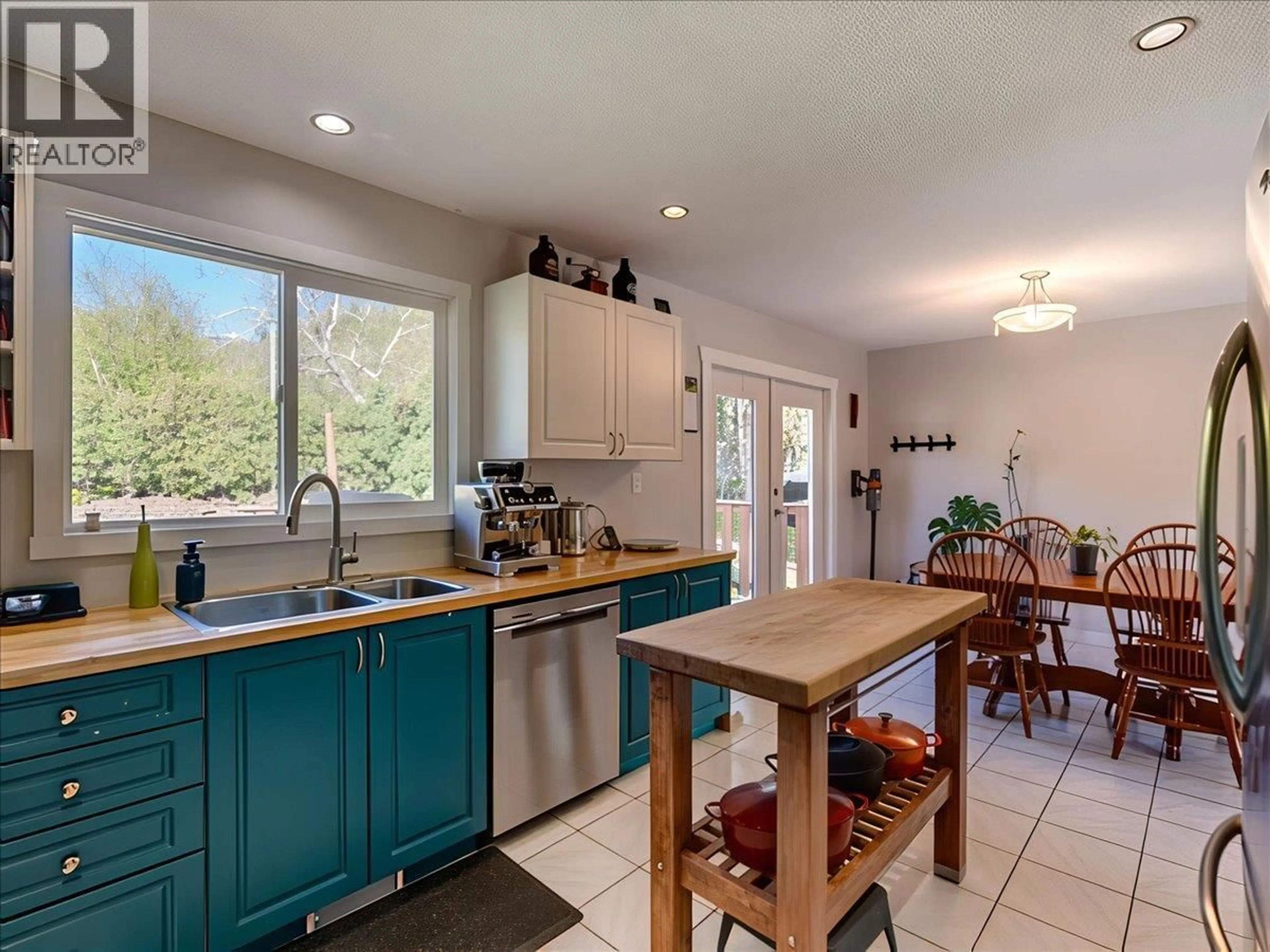 Open concept kitchen, ceramic/tile floor for 466 SECOND AVENUE, Rivervale British Columbia V1R4V5