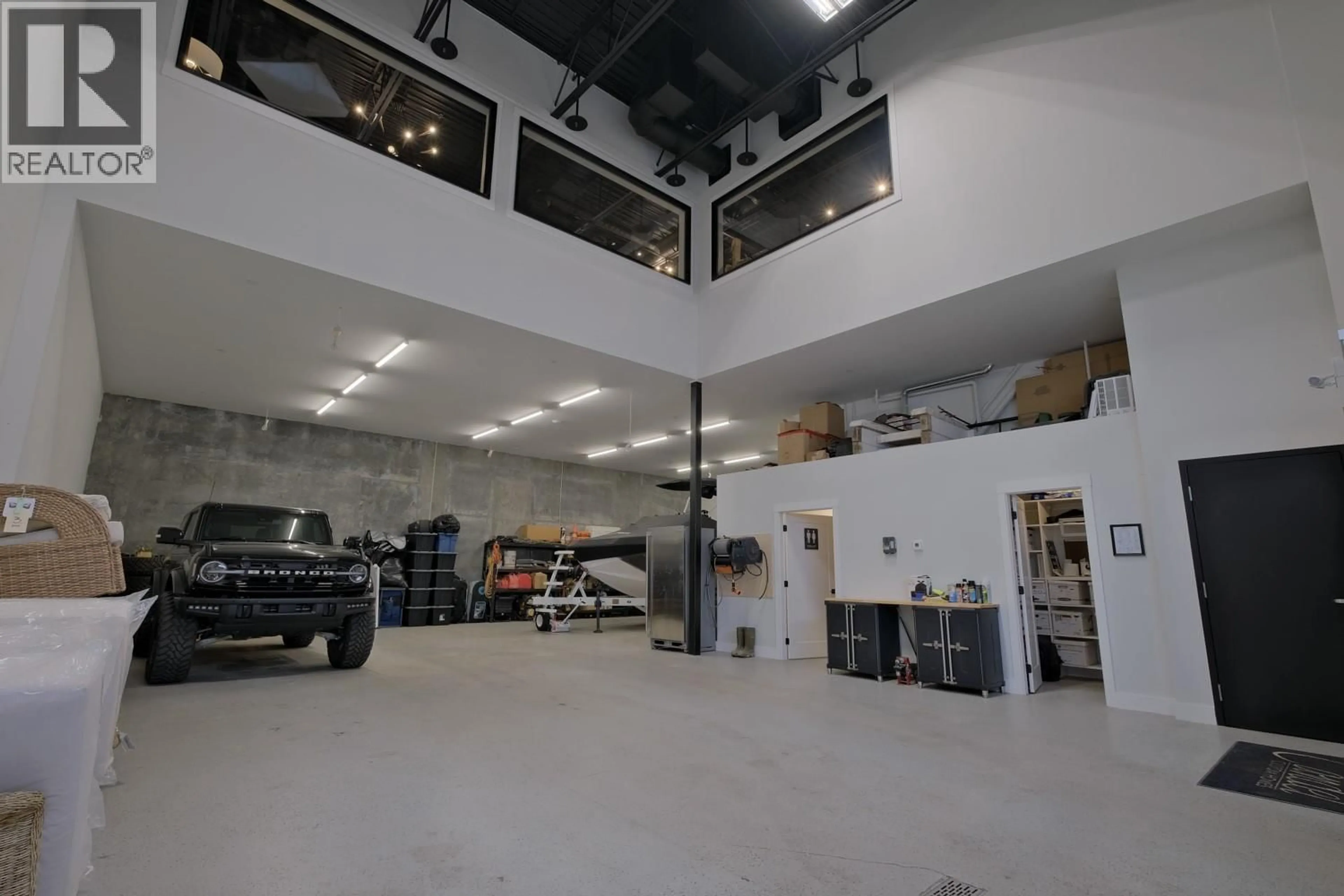 Indoor garage for 18 - 2110 MATRIX CRESCENT, Kelowna British Columbia V1V0C1