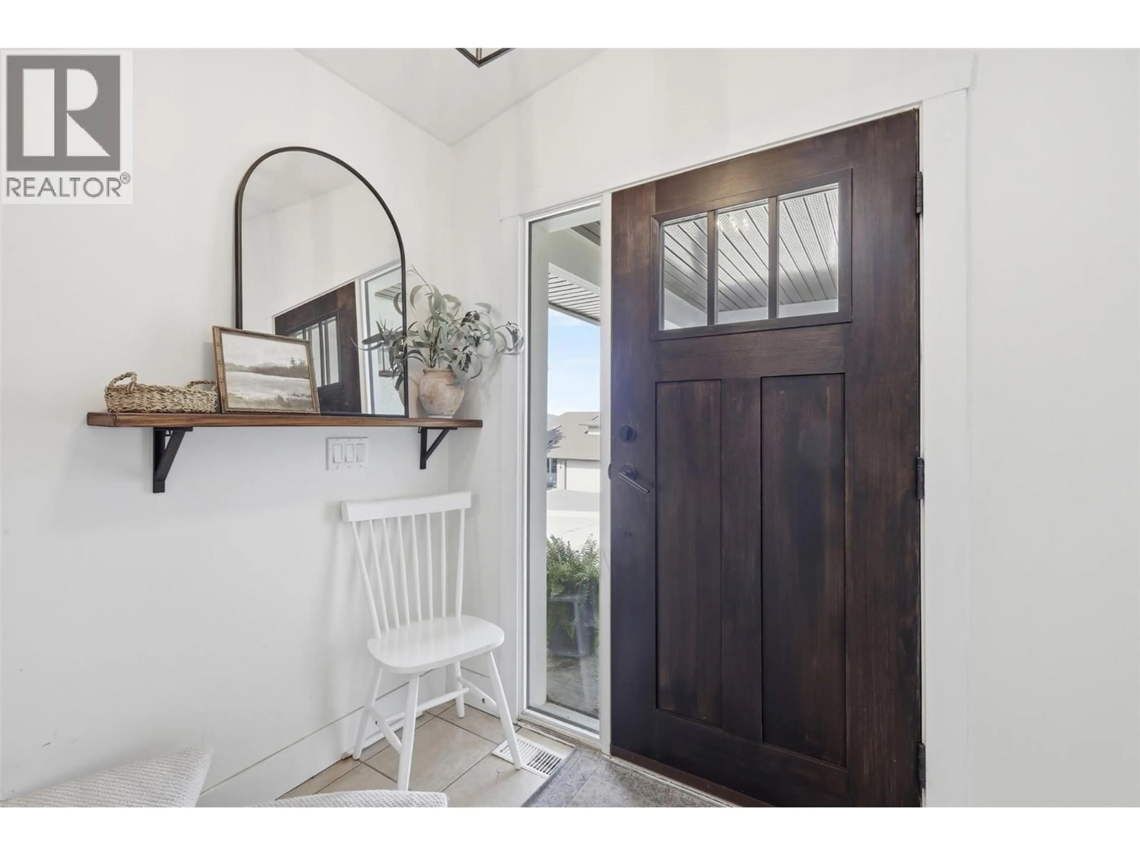 Indoor entryway for 1540 ADAMS AVENUE, Kamloops British Columbia V2E2H8