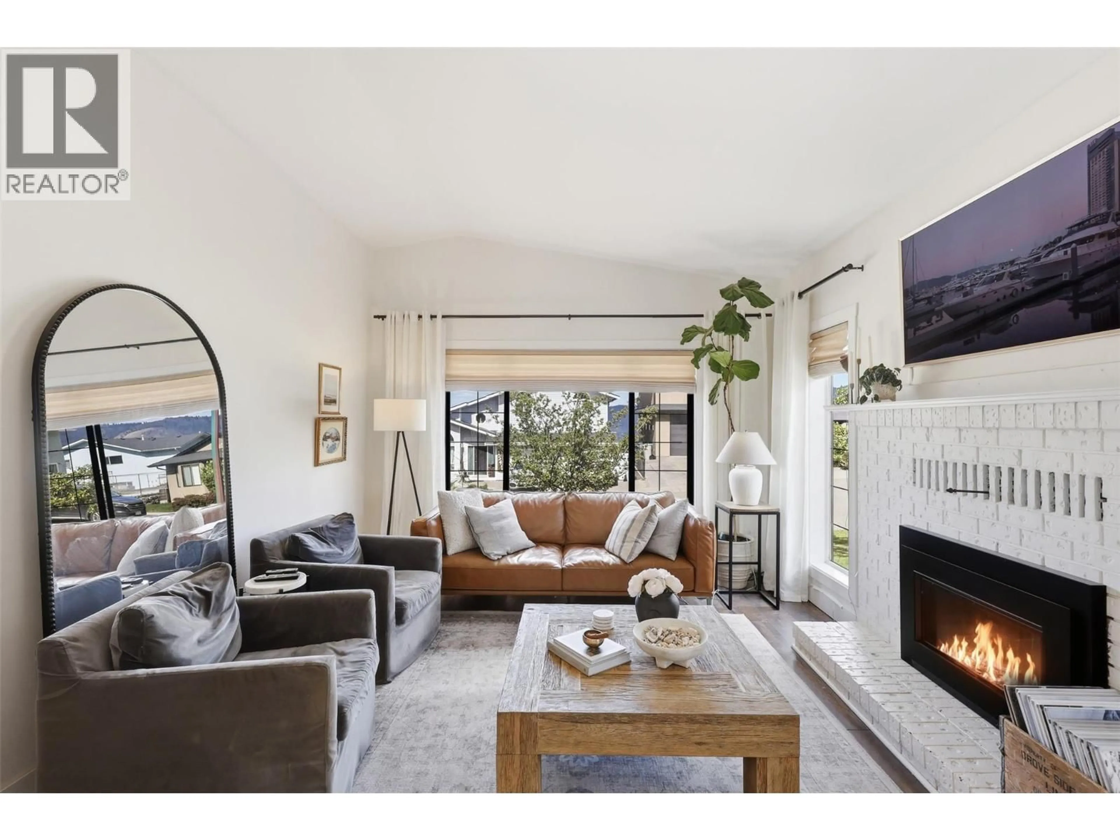 Living room with furniture, unknown for 1540 ADAMS AVENUE, Kamloops British Columbia V2E2H8