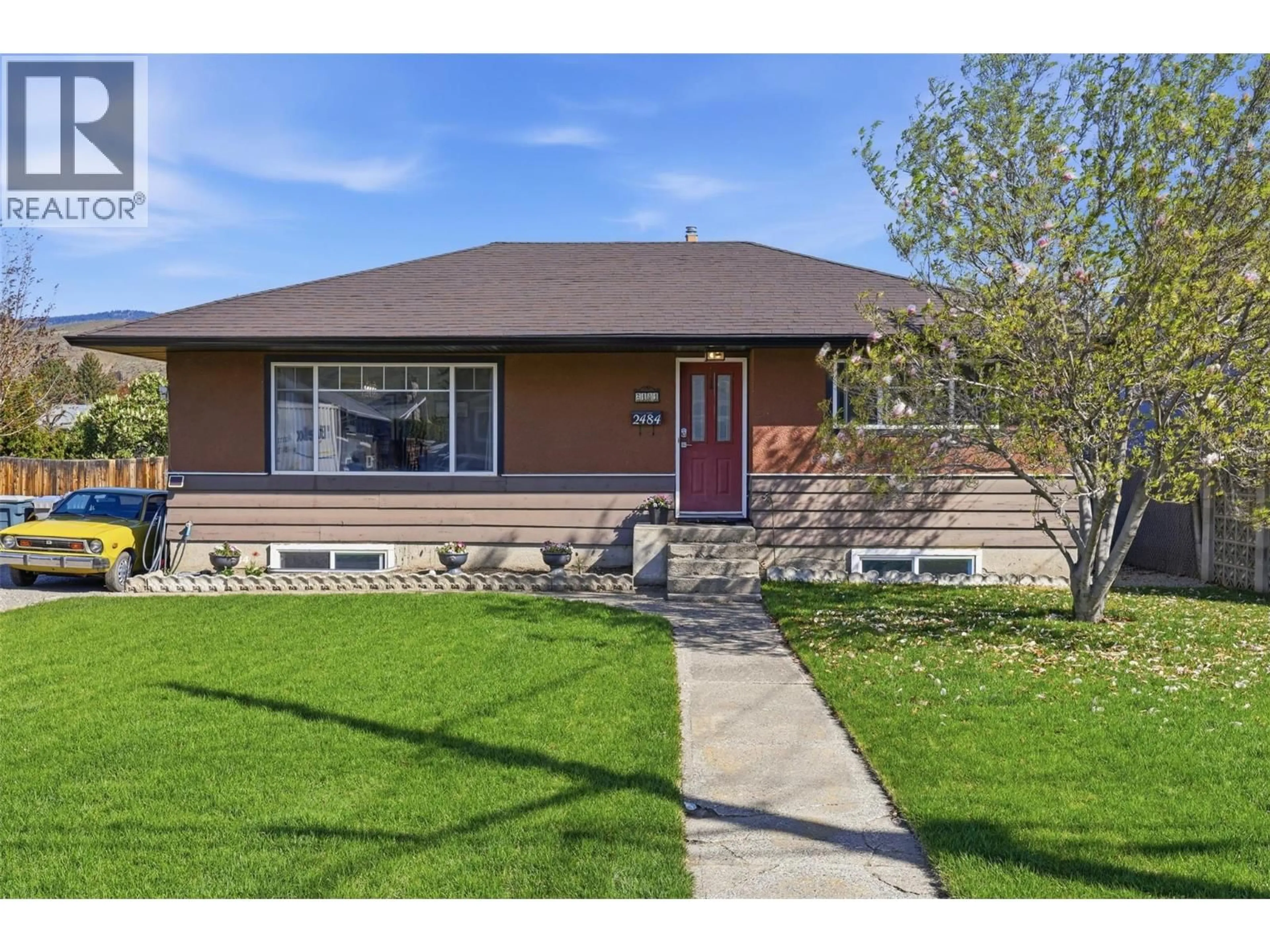 Home with vinyl exterior material, street for 2484 YOUNG AVENUE, Kamloops British Columbia V2B4M8