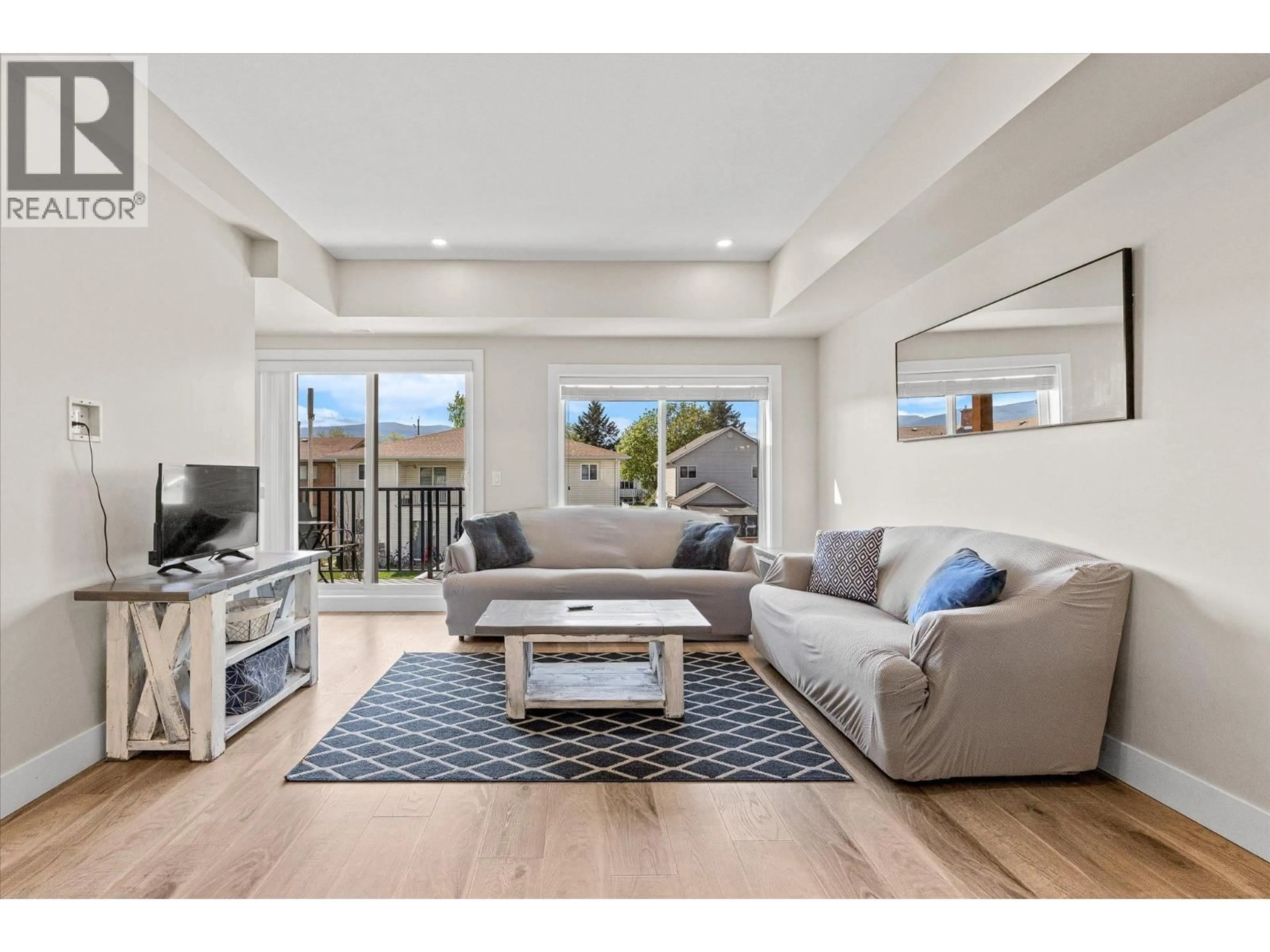Living room with furniture, unknown for 17 - 255 TAYLOR ROAD, Kelowna British Columbia V1X4G1