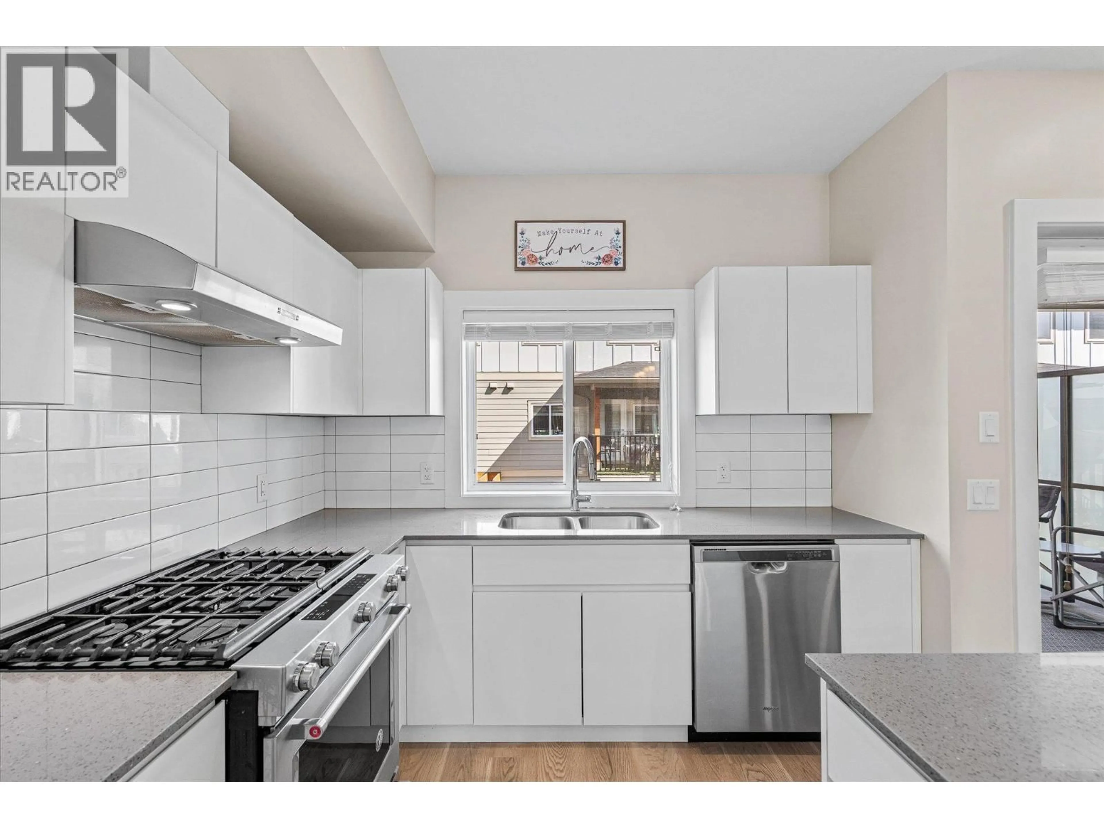 Standard kitchen, ceramic/tile floor for 17 - 255 TAYLOR ROAD, Kelowna British Columbia V1X4G1