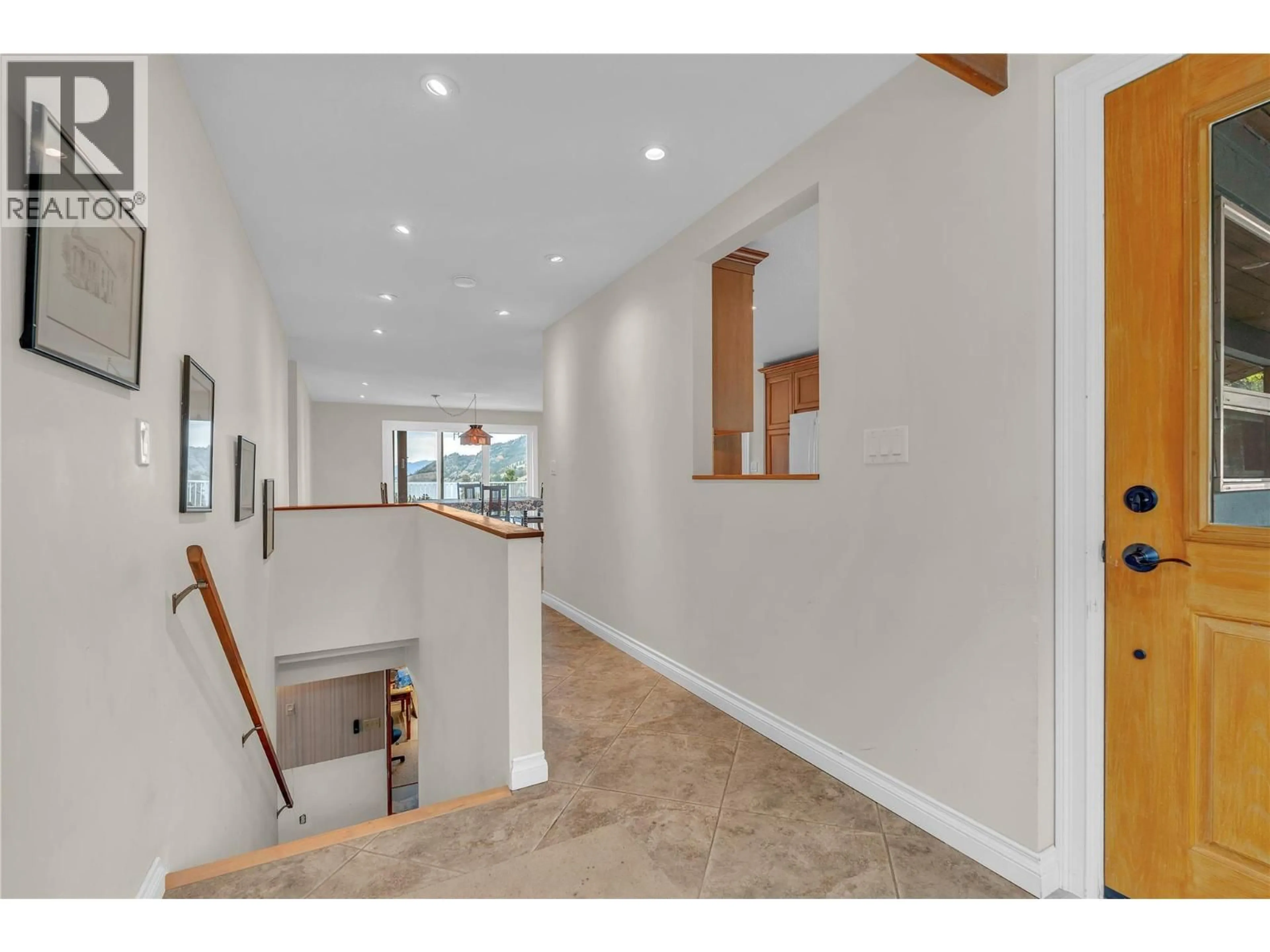 Indoor entryway for 418 PANORAMA CRESCENT, Okanagan Falls British Columbia V0H1R5