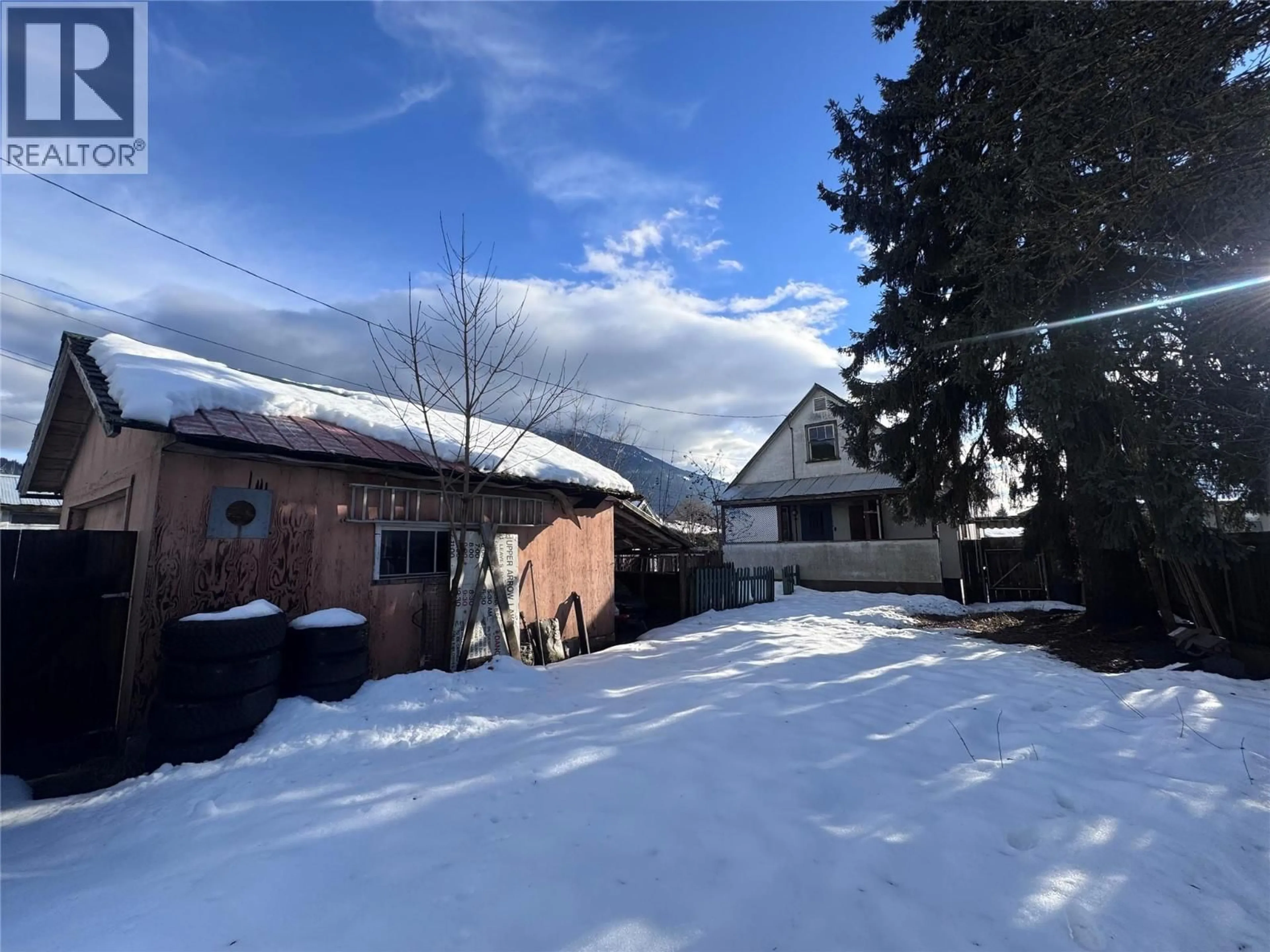 A pic from outside/outdoor area/front of a property/back of a property/a pic from drone, street for 409 TAYLOR STREET, Revelstoke British Columbia V0E2S0