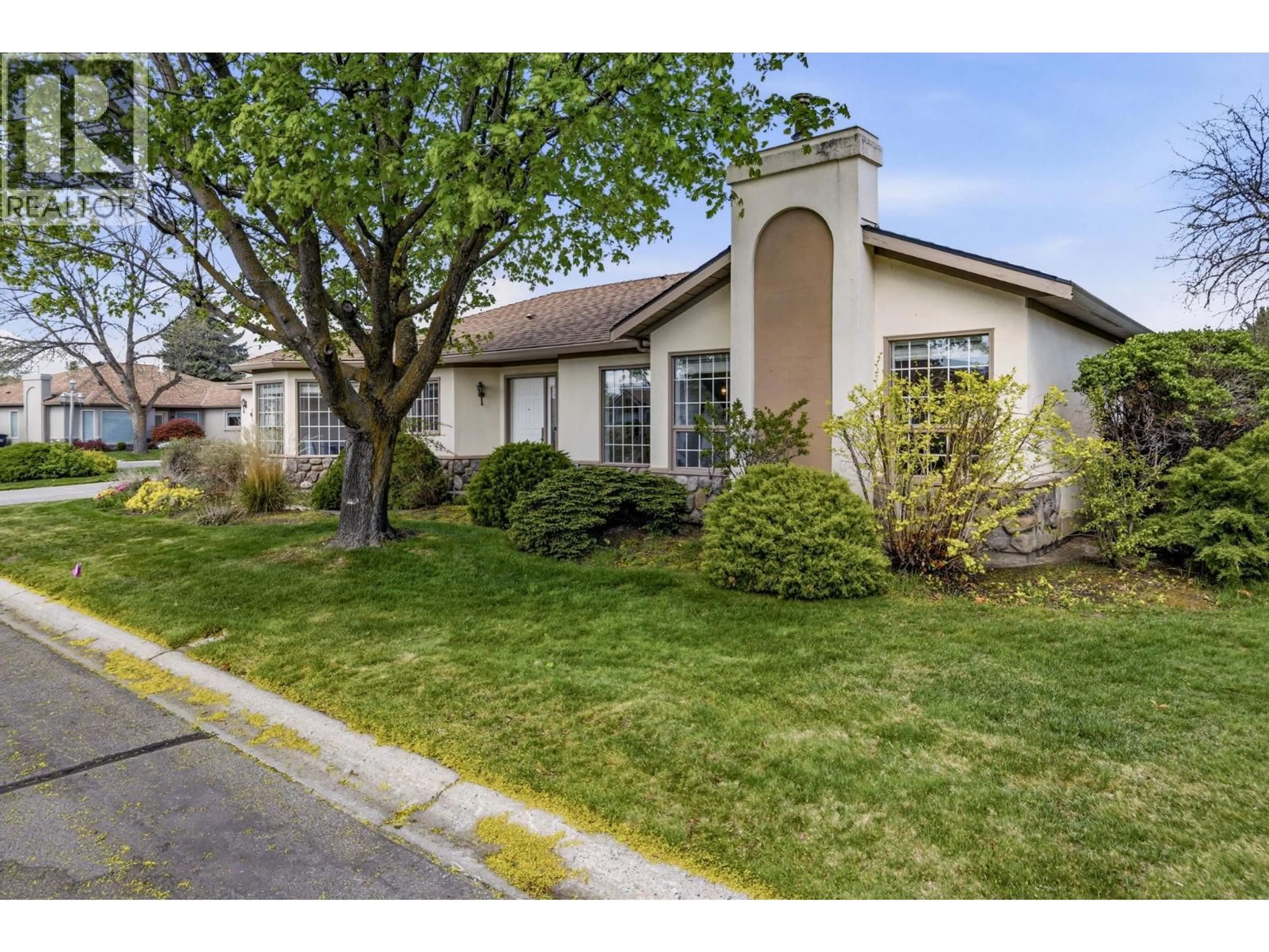 Home with vinyl exterior material, street for 100 - 1201 CAMERON AVENUE, Kelowna British Columbia V1Y3R9