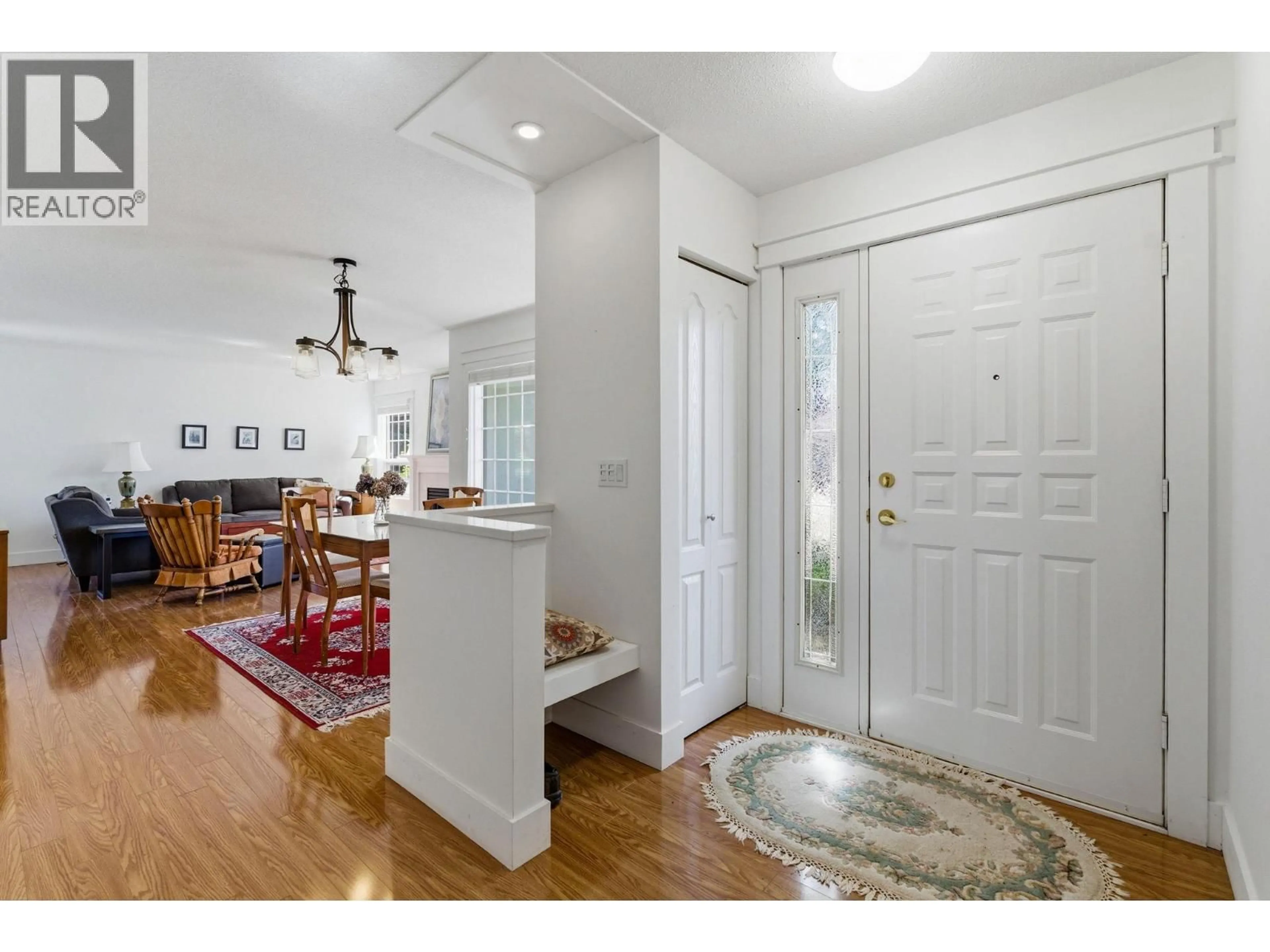 Indoor entryway for 100 - 1201 CAMERON AVENUE, Kelowna British Columbia V1Y3R9