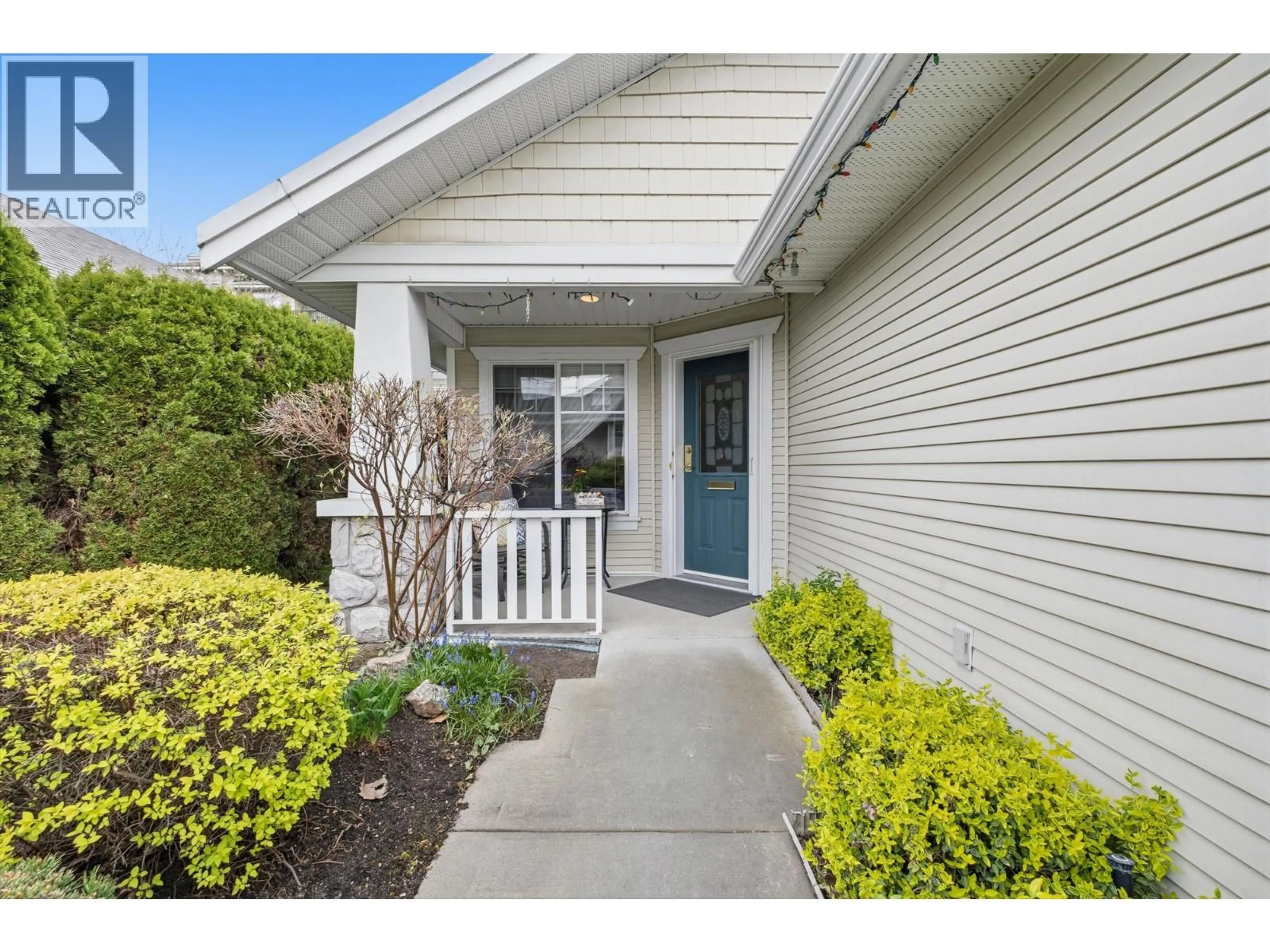 Indoor entryway for 111 - 1330 RIDGEWAY DRIVE, Kelowna British Columbia V1Y9T8