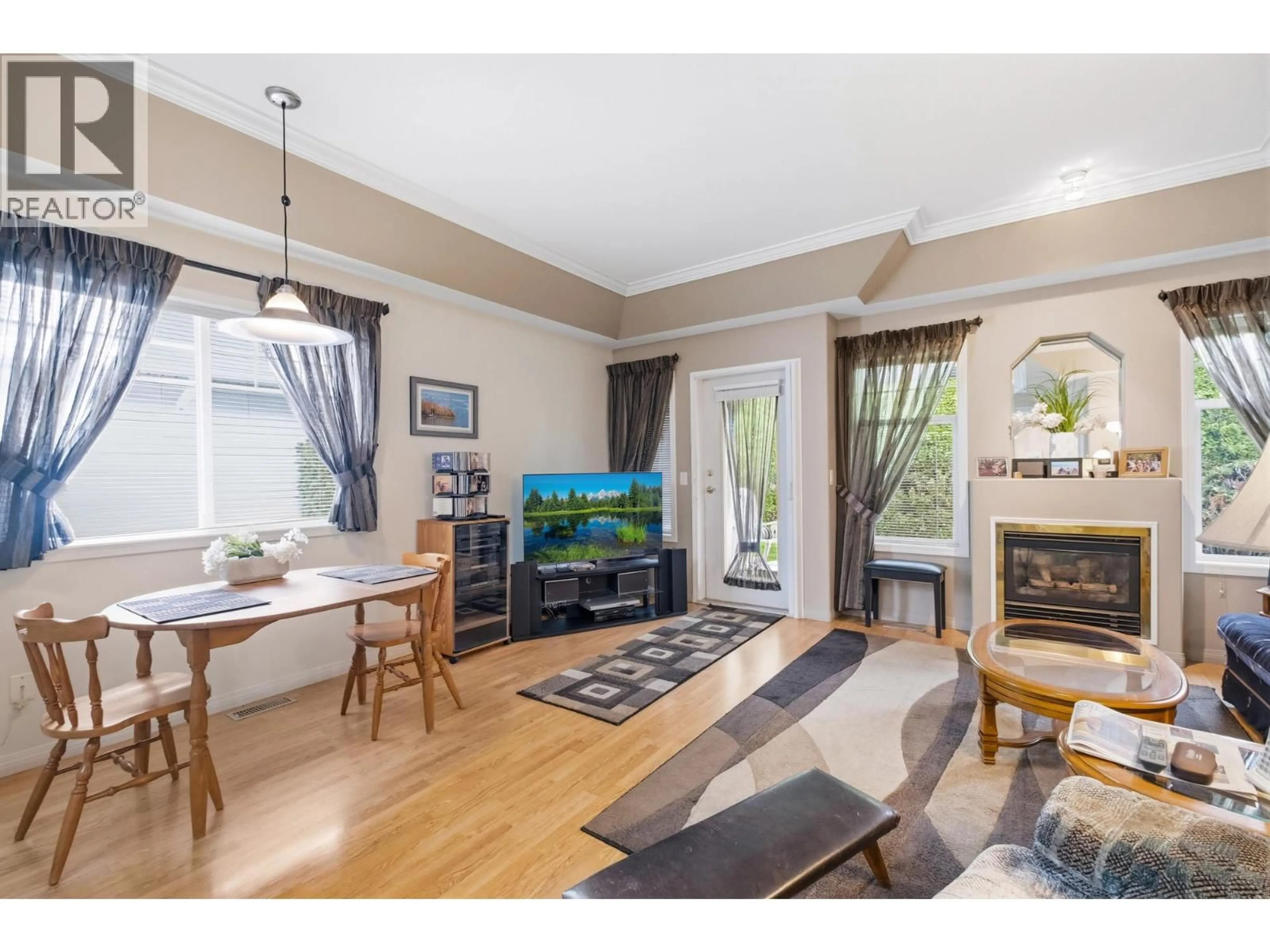 Living room with furniture, wood/laminate floor for 111 - 1330 RIDGEWAY DRIVE, Kelowna British Columbia V1Y9T8