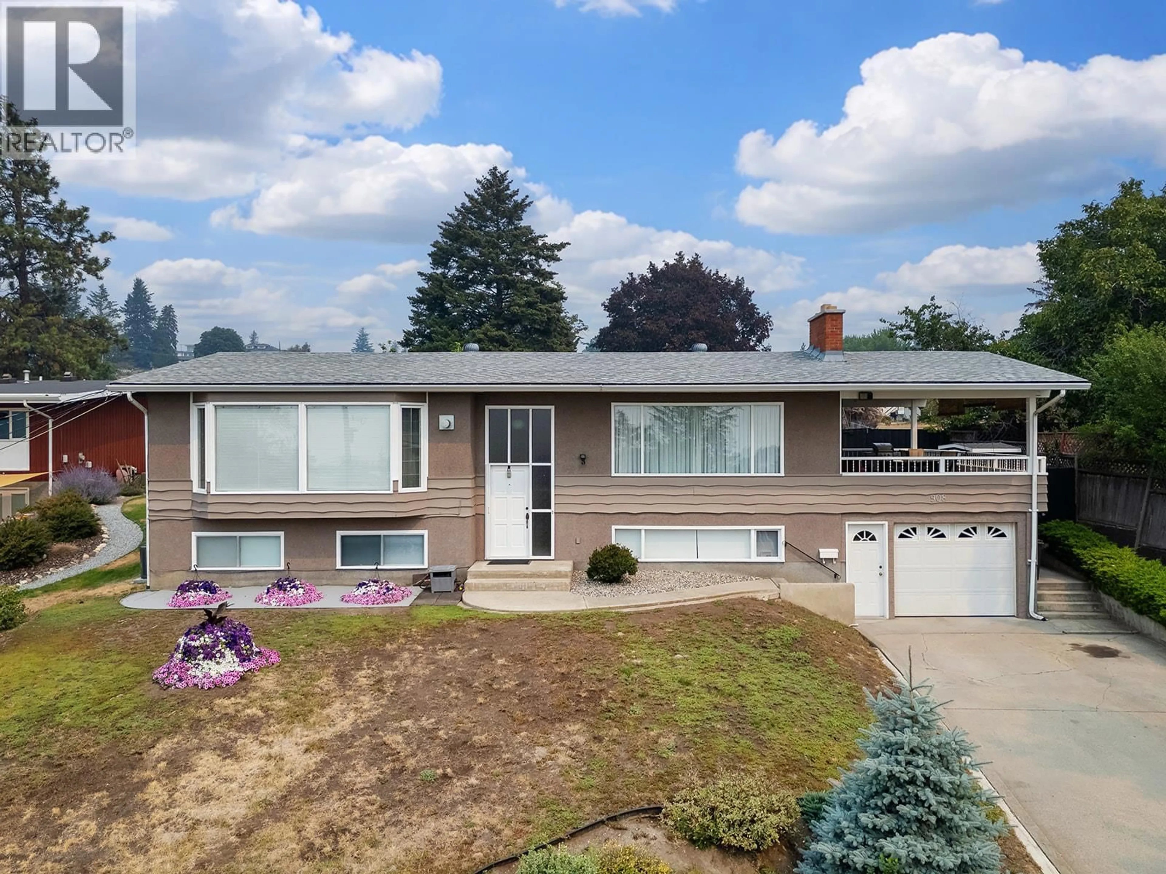Home with vinyl exterior material, street for 908 STEVENSON ROAD, West Kelowna British Columbia V1Z1N2