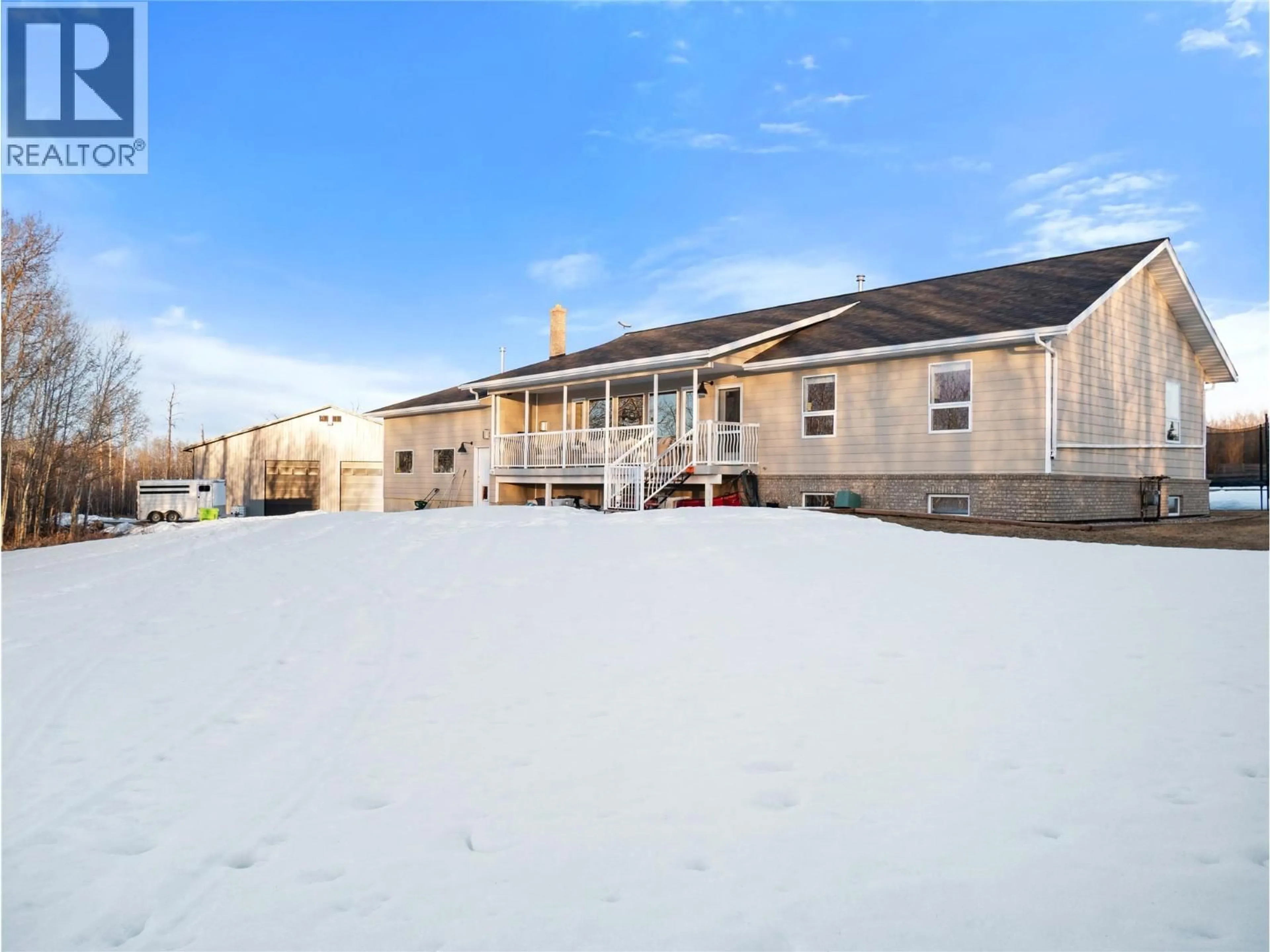 Patio, building for 7195 227 ROAD, Dawson Creek British Columbia V1G0C2