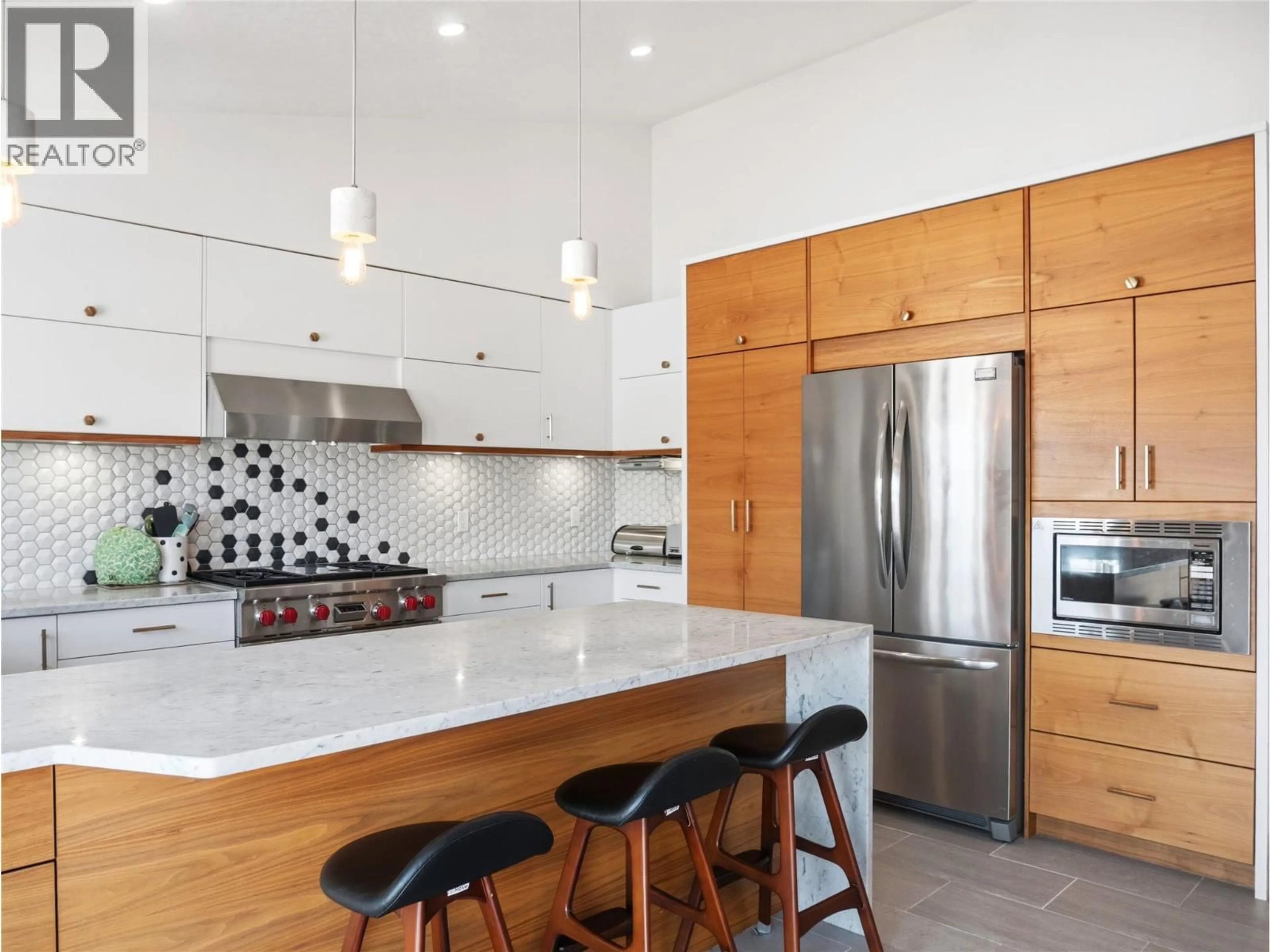 Contemporary kitchen, ceramic/tile floor for 7195 227 ROAD, Dawson Creek British Columbia V1G0C2