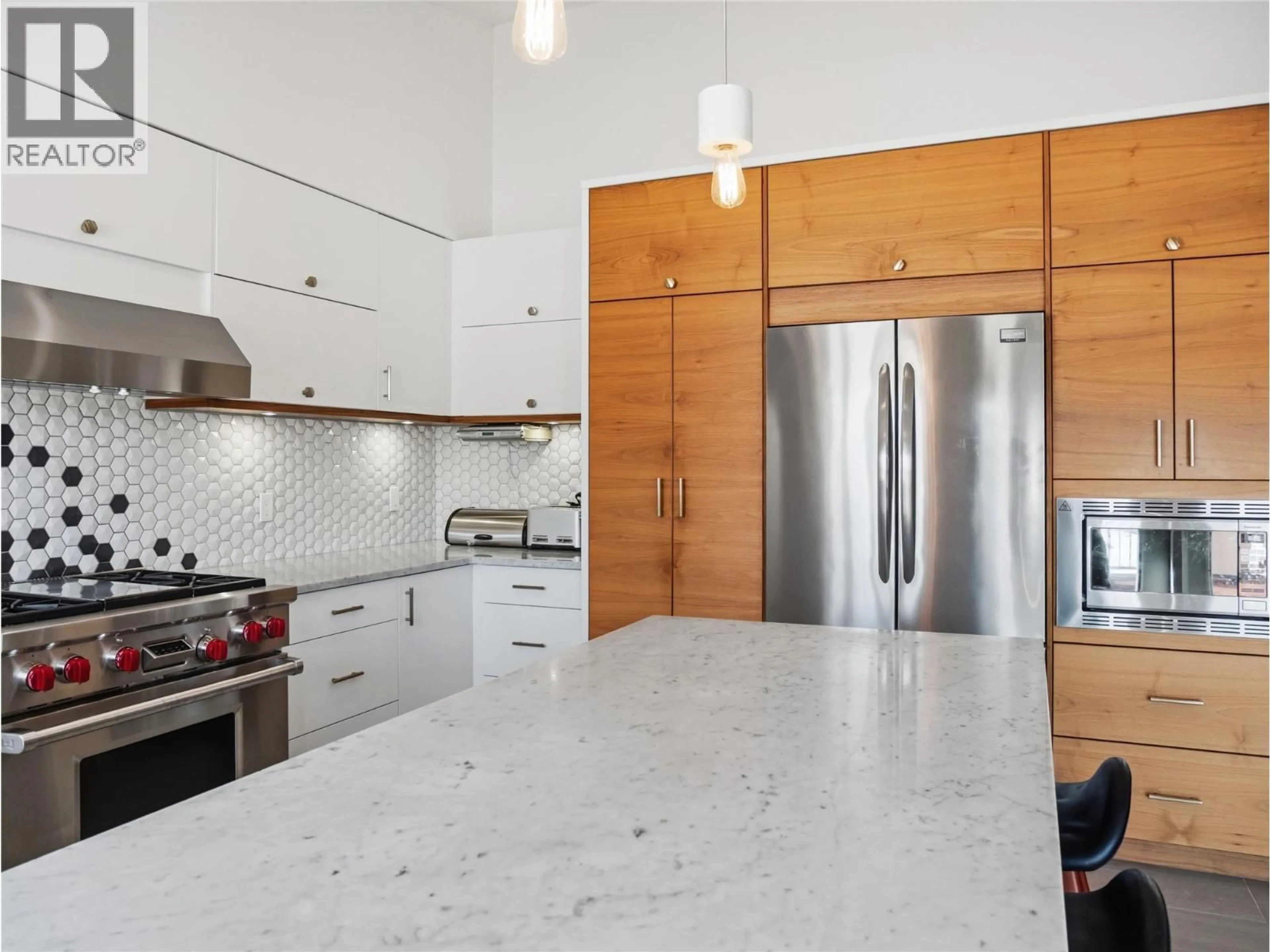 Contemporary kitchen, unknown for 7195 227 ROAD, Dawson Creek British Columbia V1G0C2