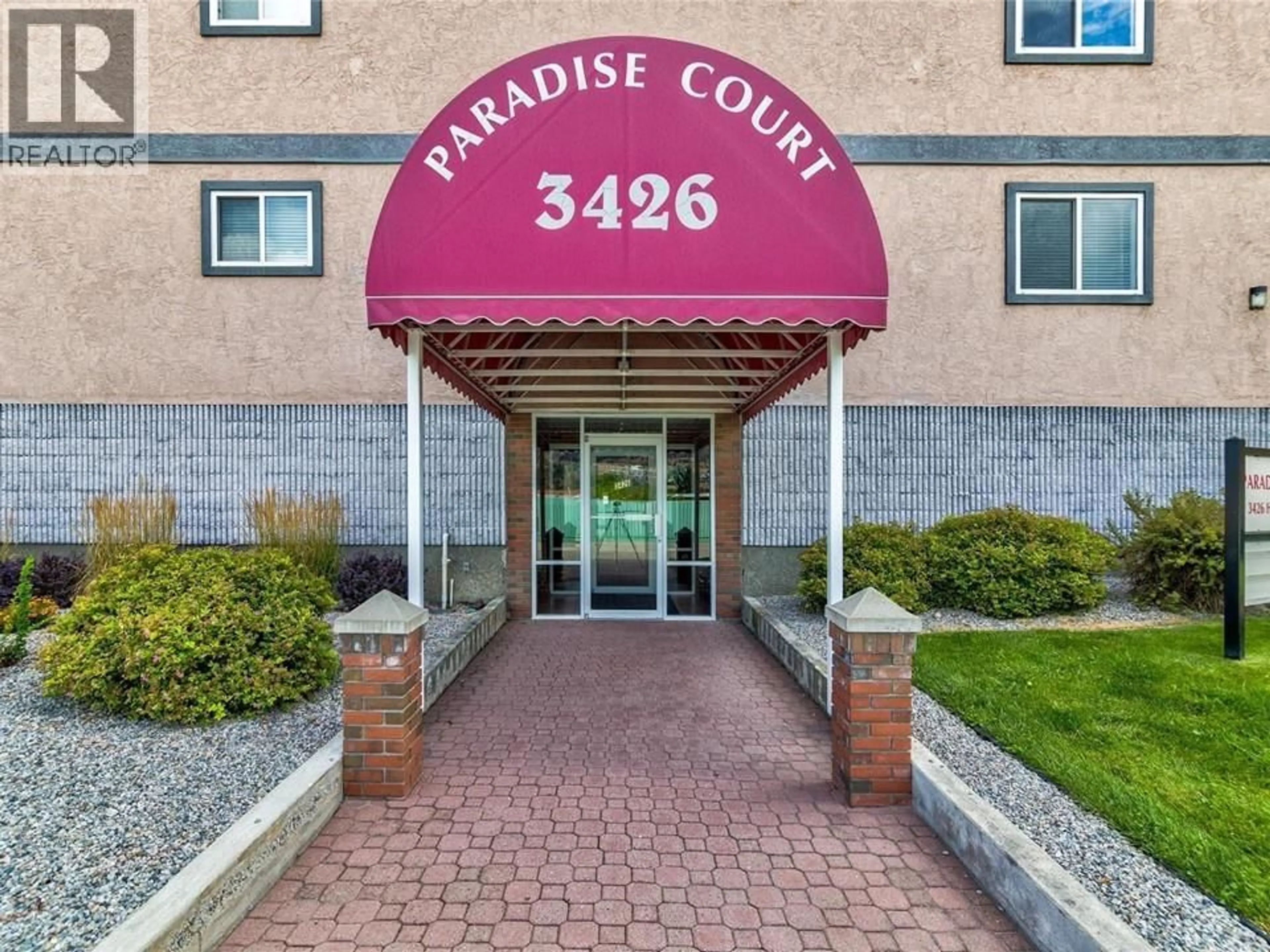 Indoor foyer for 203 - 3426 HEMLOCK STREET, Penticton British Columbia V2A8K1