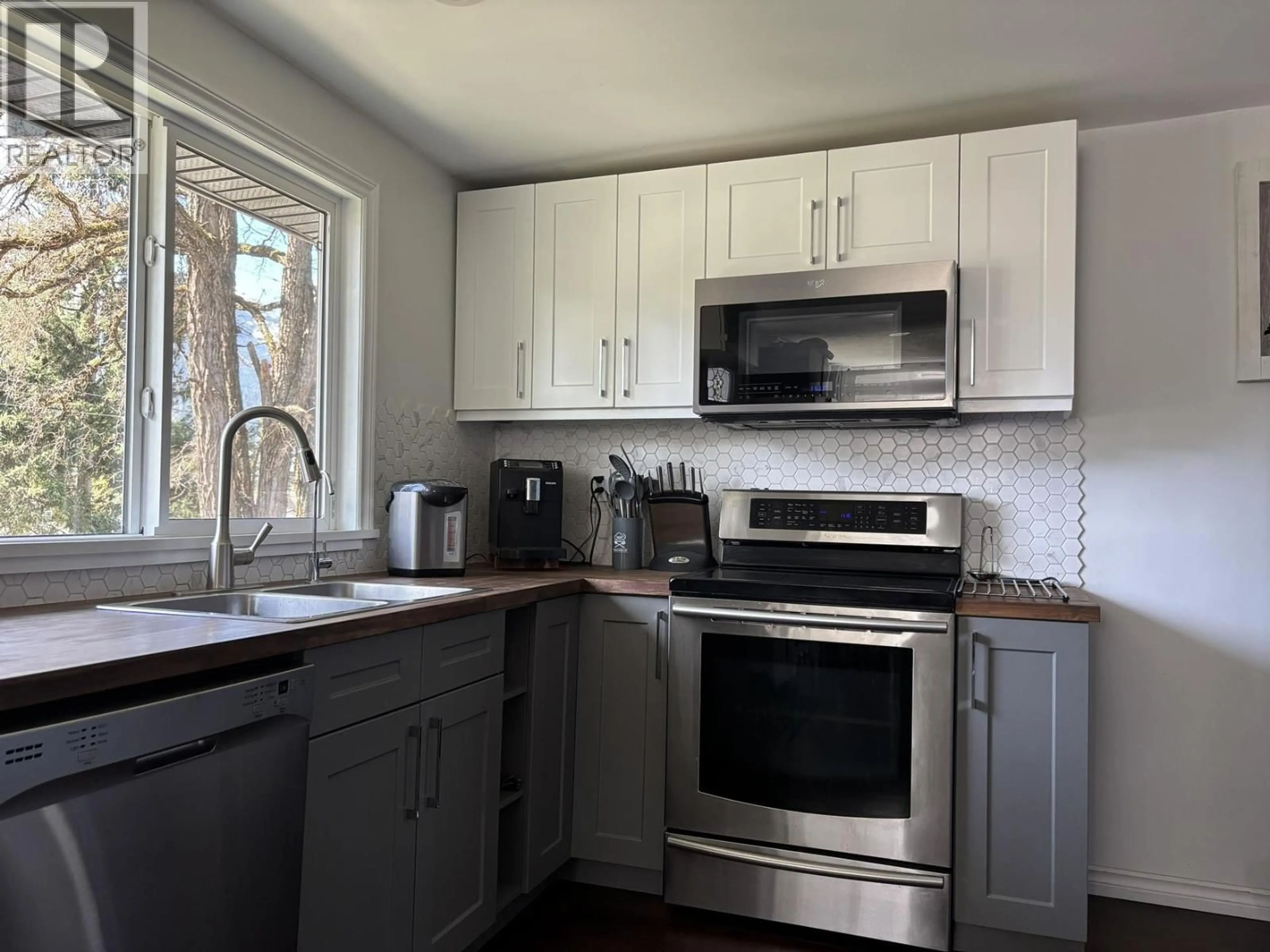 Standard kitchen, unknown for 95 2ND STREET NORTHWEST, Nakusp British Columbia V0G1R0