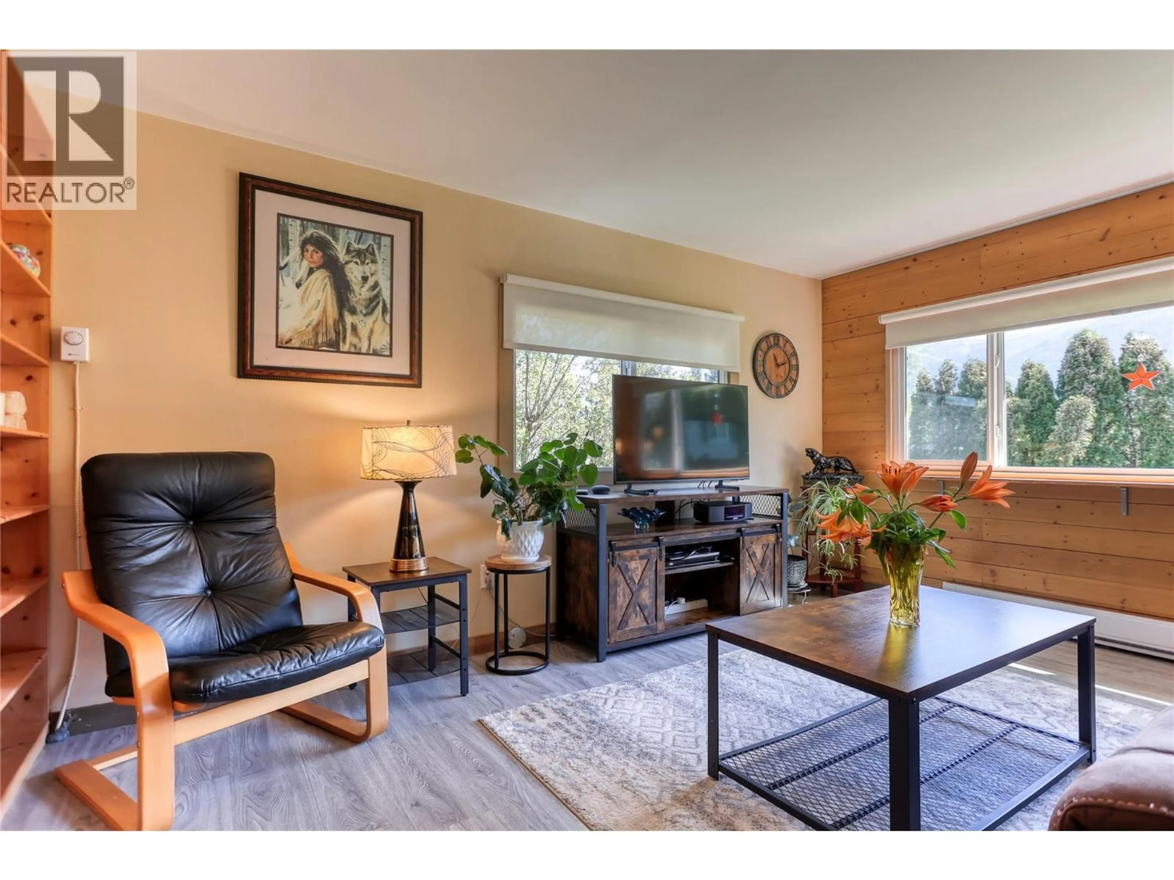 Living room with furniture, wood/laminate floor for 39 - 1554 GRANITE ROAD, Nelson British Columbia V1L6P1