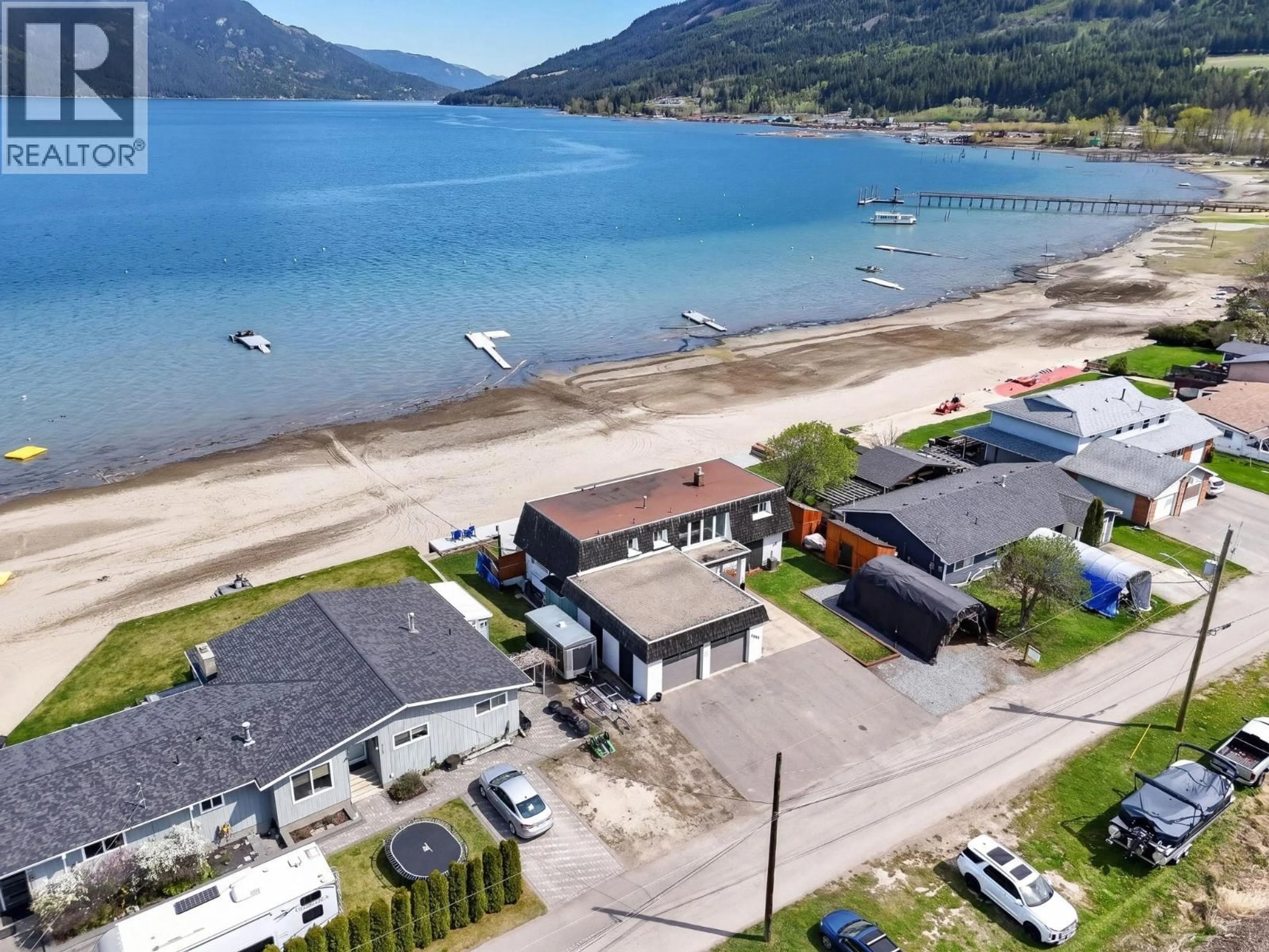 A pic from outside/outdoor area/front of a property/back of a property/a pic from drone, water/lake/river/ocean view for 4581 75 AVENUE NORTHEAST, Salmon Arm British Columbia V0E1K0
